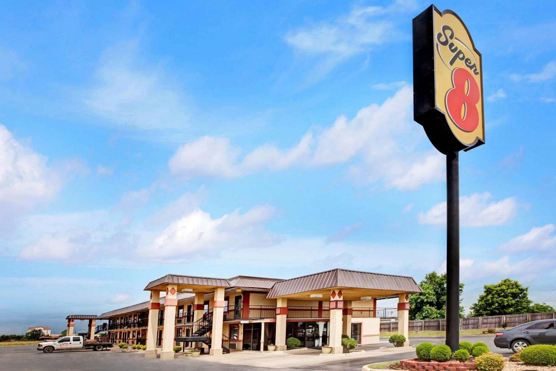 Super 8 by Wyndham Shawnee interior in Shawnee, OK — gallery photo 2