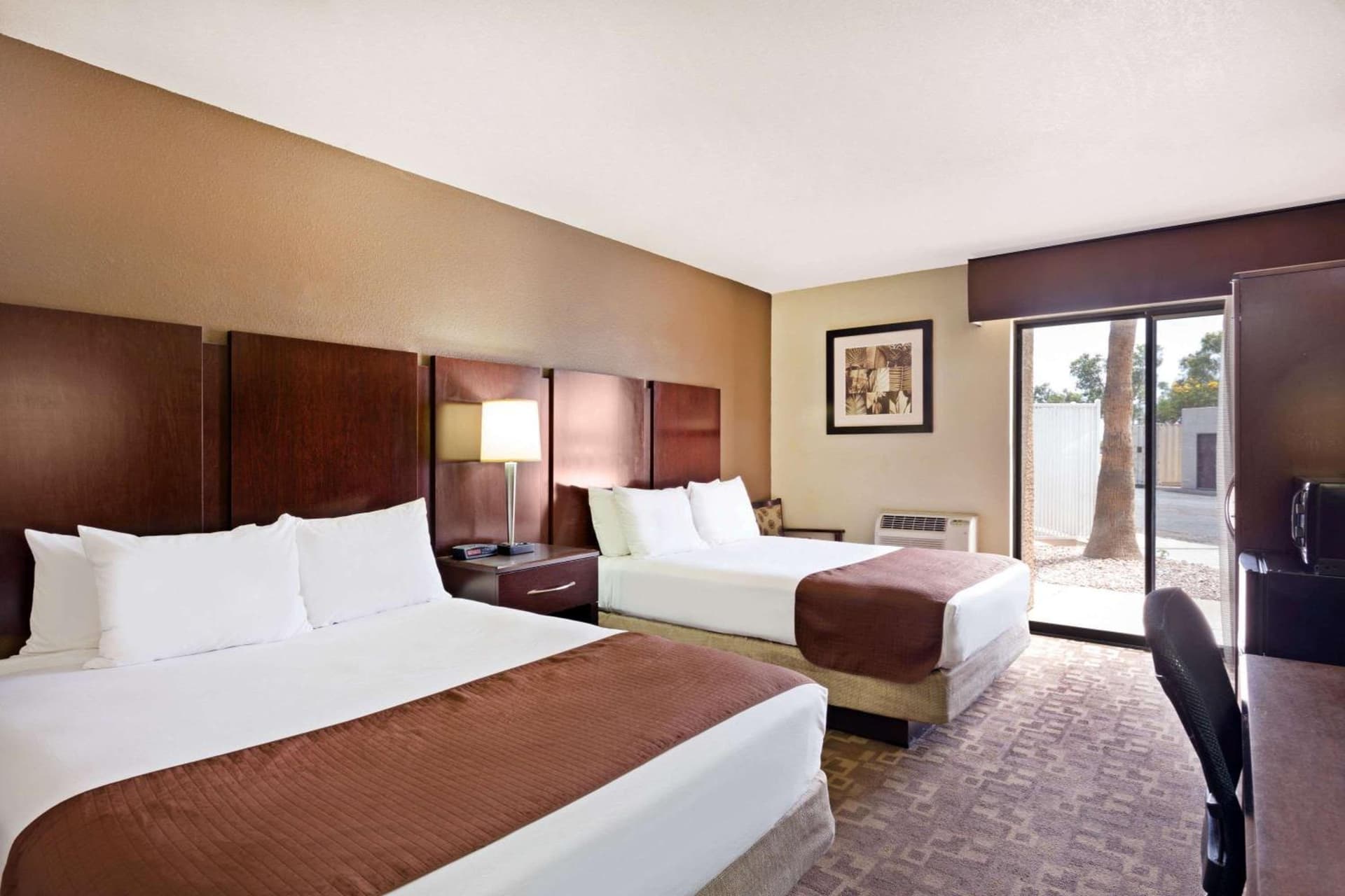 Rodeway Inn & Suites Chandler - Phoenix South I-10 gallery photo in Chandler, AZ — image 13