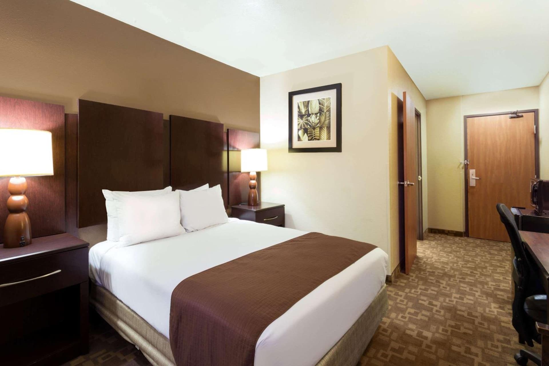 Rodeway Inn & Suites Chandler - Phoenix South I-10 gallery photo in Chandler, AZ — image 18