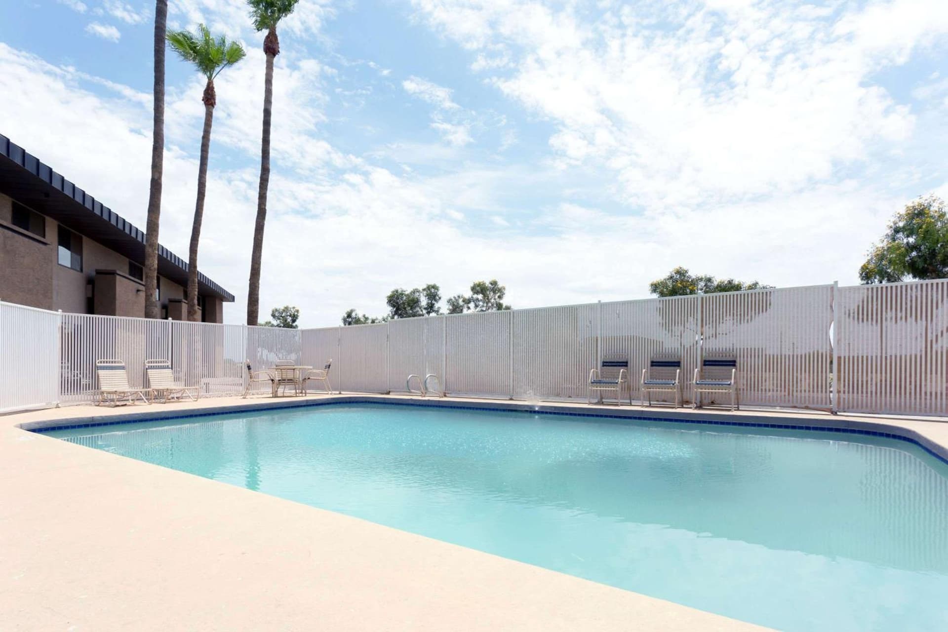 Rodeway Inn & Suites Chandler - Phoenix South I-10 gallery photo in Chandler, AZ — image 6