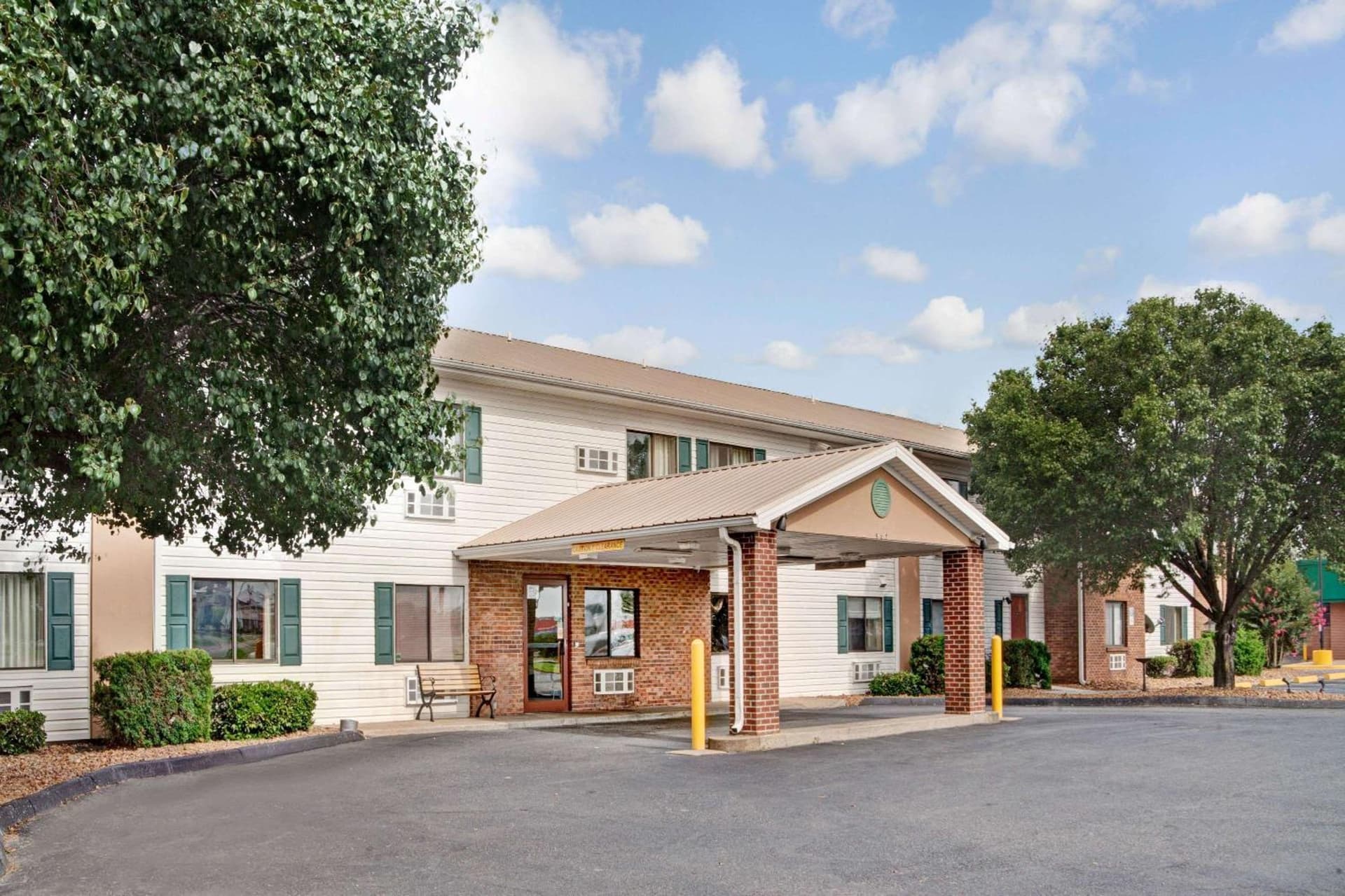 Super 8 by Wyndham West Memphis featured exterior or lobby in West Memphis, AR — similar hotel