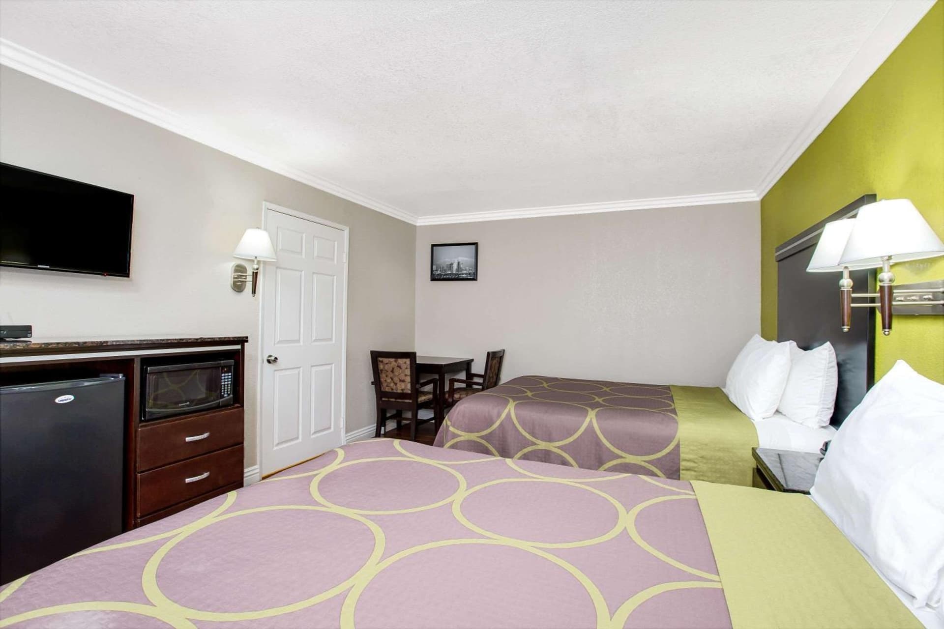 Super 8 by Wyndham Inglewood/LAX/LA Airport gallery photo in Inglewood, CA — image 17