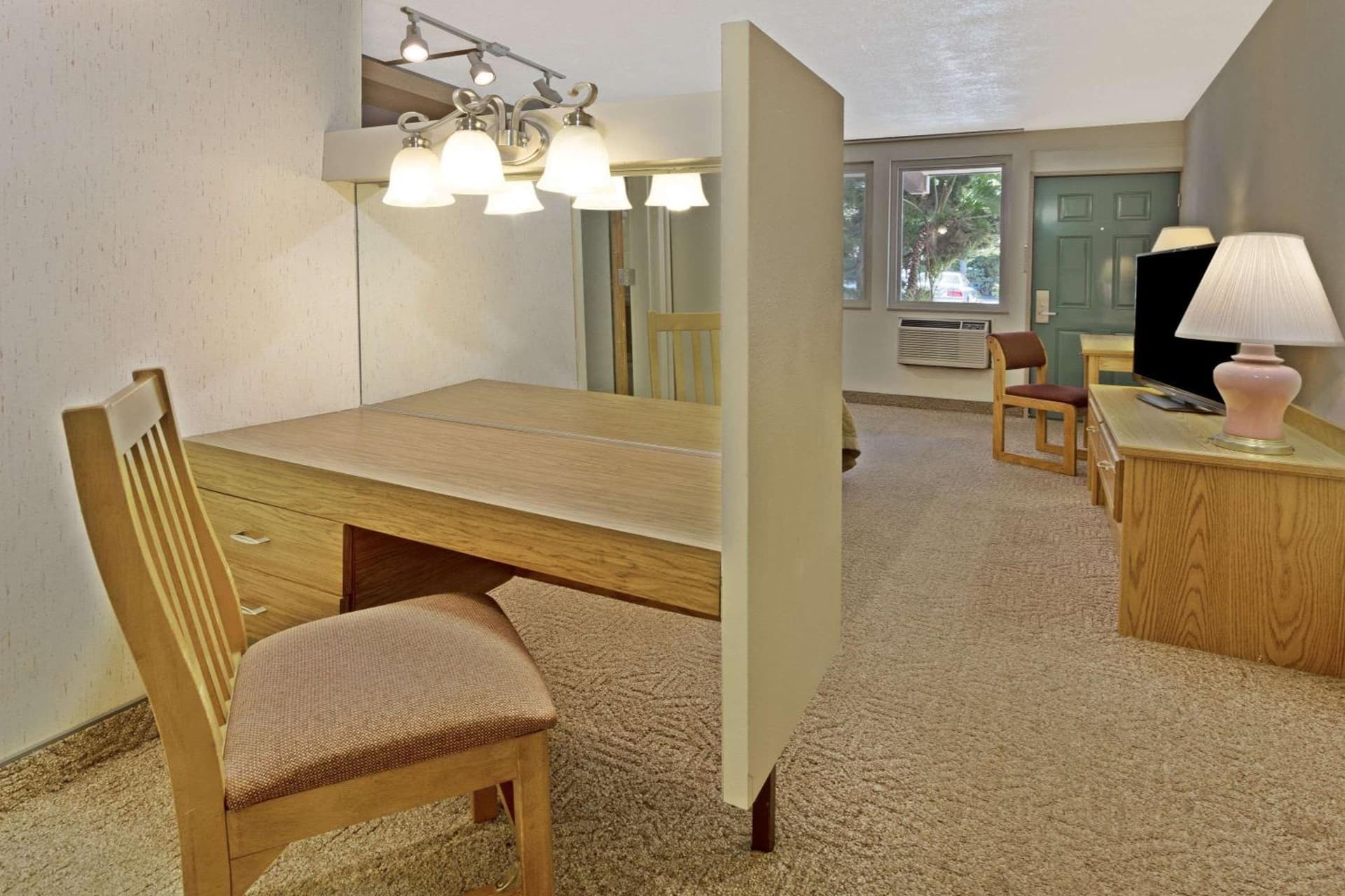 Costa Mesa Inn - Newport Beach Area gallery photo in Costa Mesa, CA — image 16