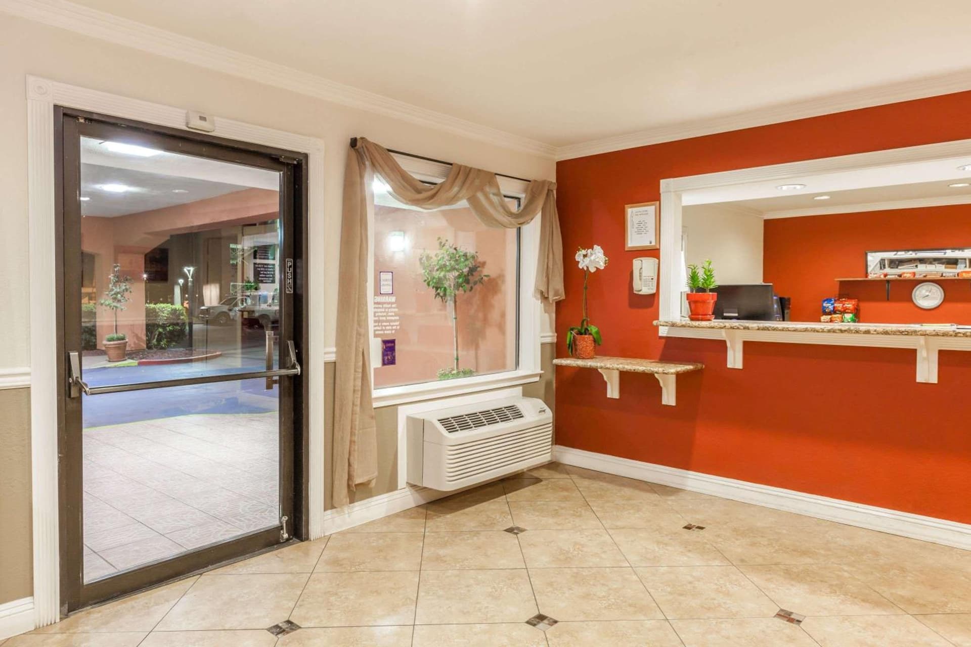 Super 8 by Wyndham Bakersfield/Central interior in Bakersfield, CA — gallery photo 2