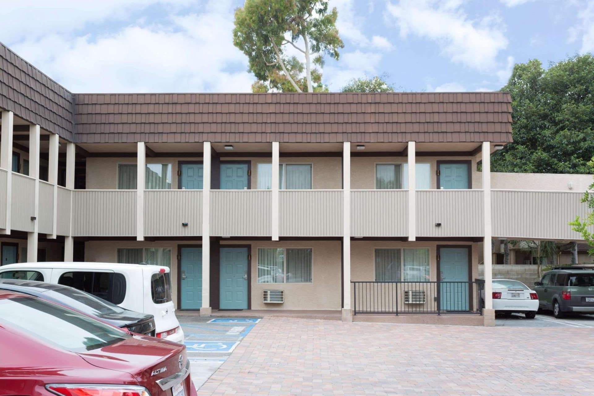 Costa Mesa Inn - Newport Beach Area gallery photo in Costa Mesa, CA — image 10