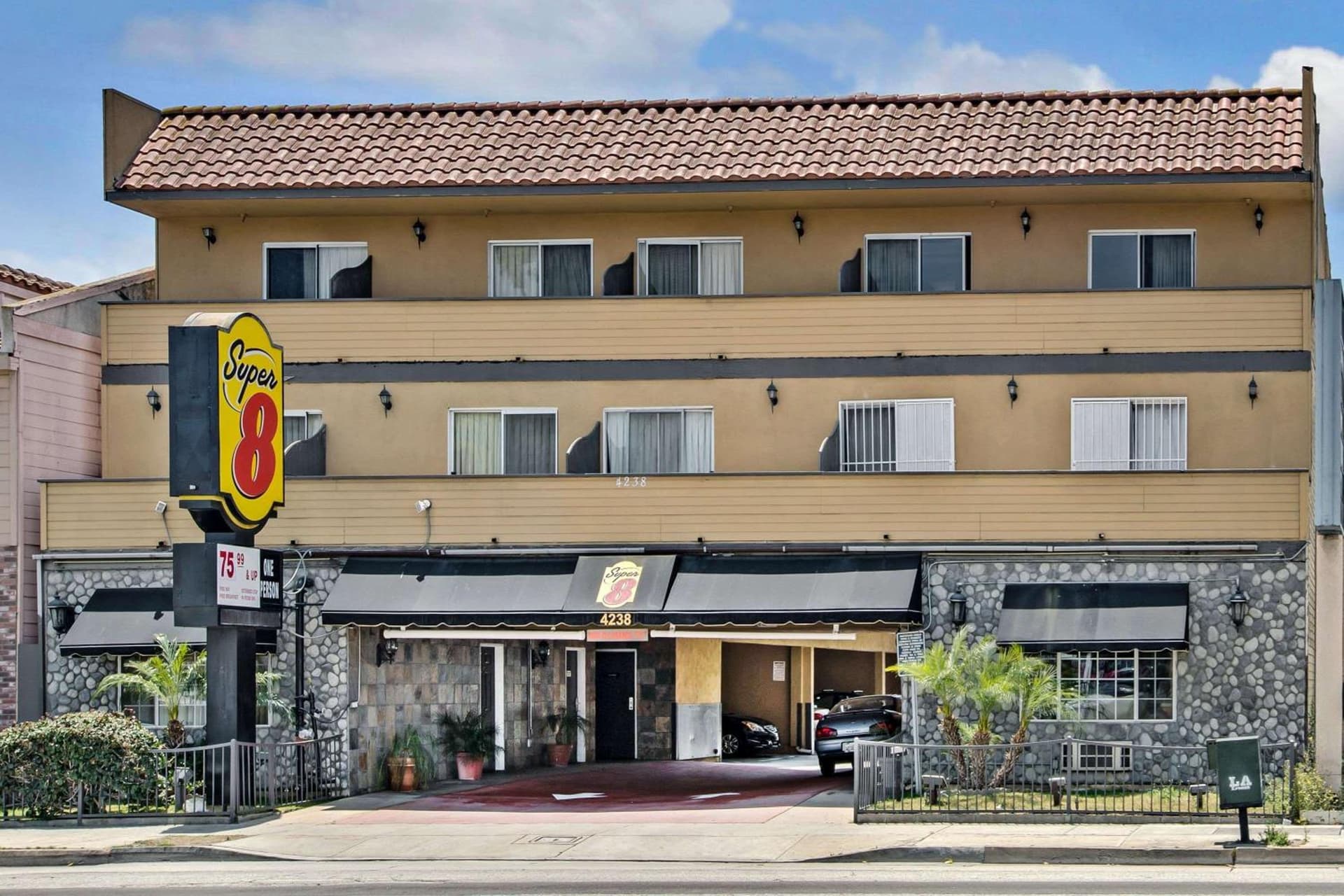 Super 8 by Wyndham Inglewood/LAX/LA Airport — hotel in Inglewood, California