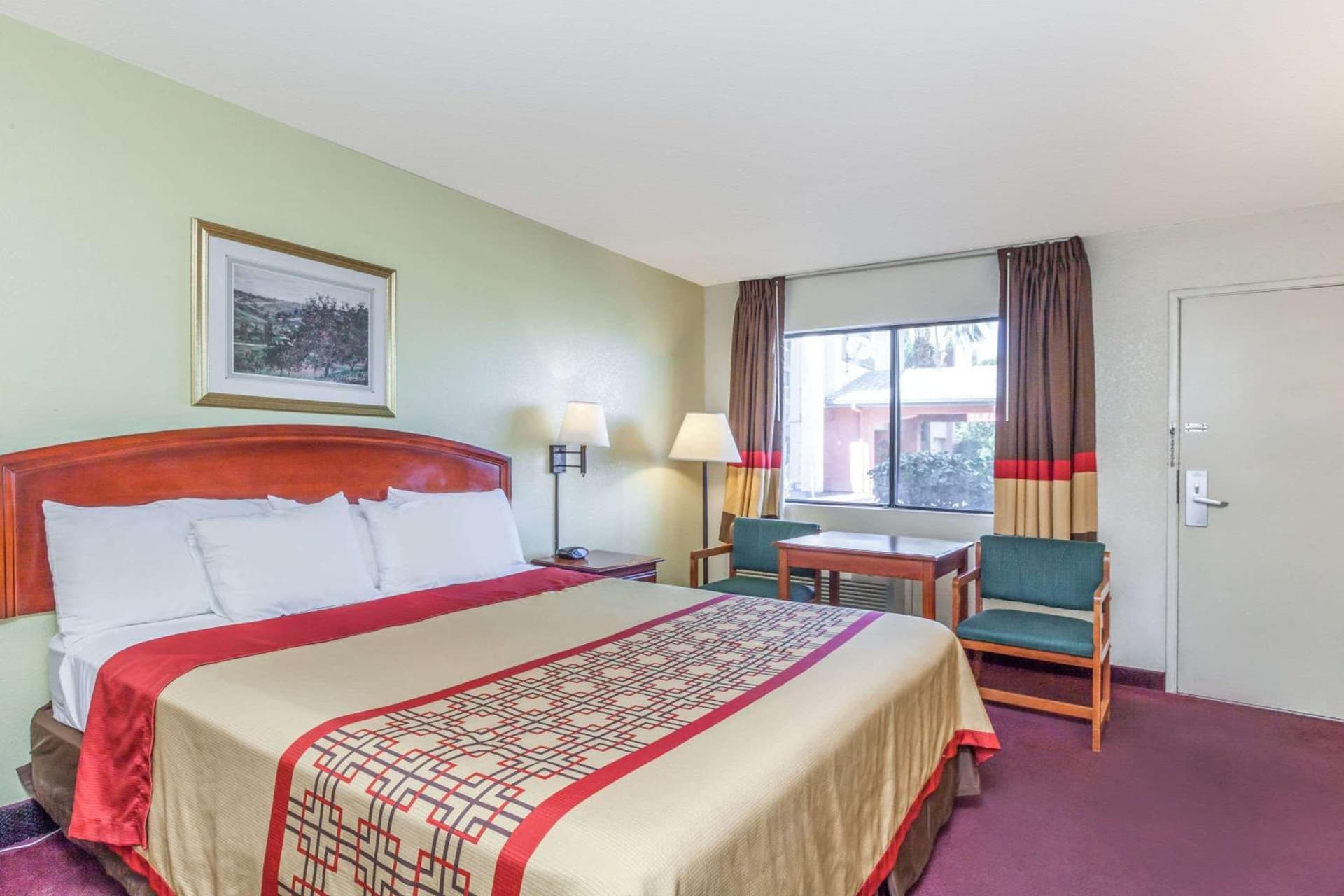 Super 8 by Wyndham Bakersfield/Central gallery photo in Bakersfield, CA — image 12