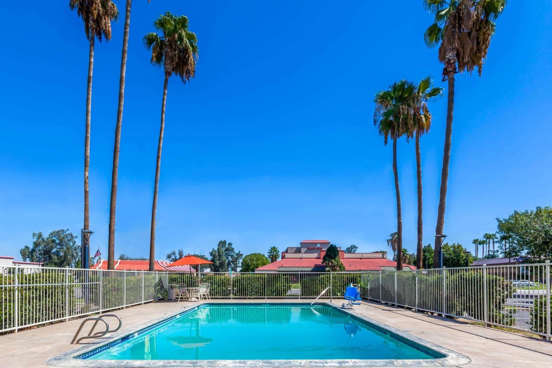 Super 8 by Wyndham Bakersfield/Central gallery photo in Bakersfield, CA — image 7