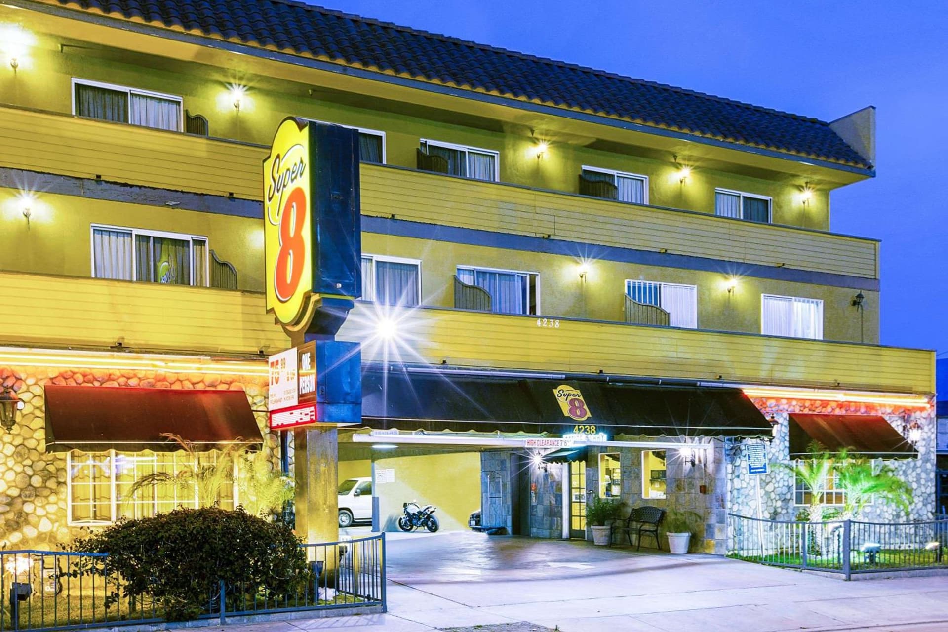 Super 8 by Wyndham Inglewood/LAX/LA Airport interior in Inglewood, CA — gallery photo 2