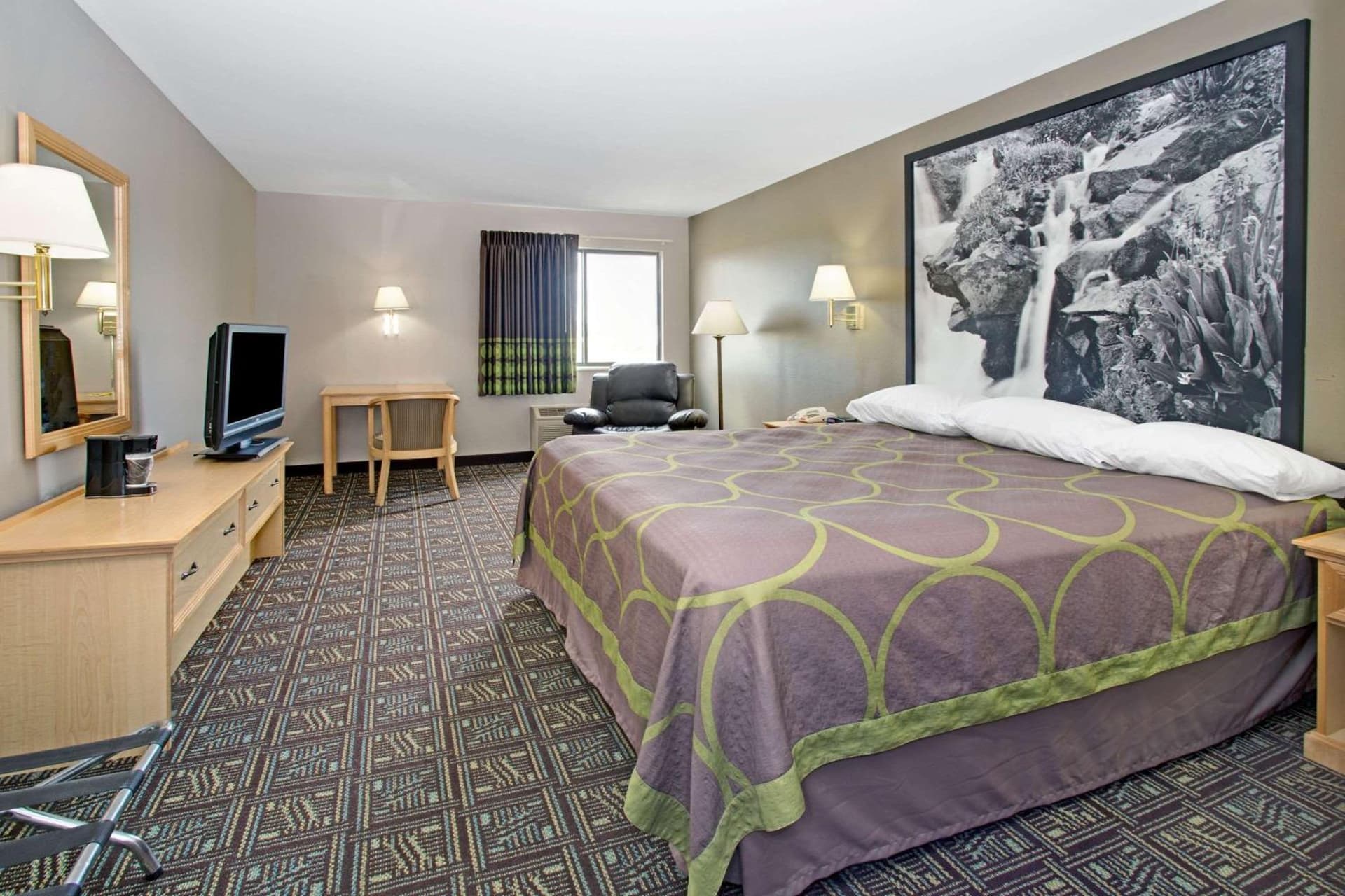Super 8 by Wyndham Fort Collins property views in Fort Collins, CO — gallery photo 3