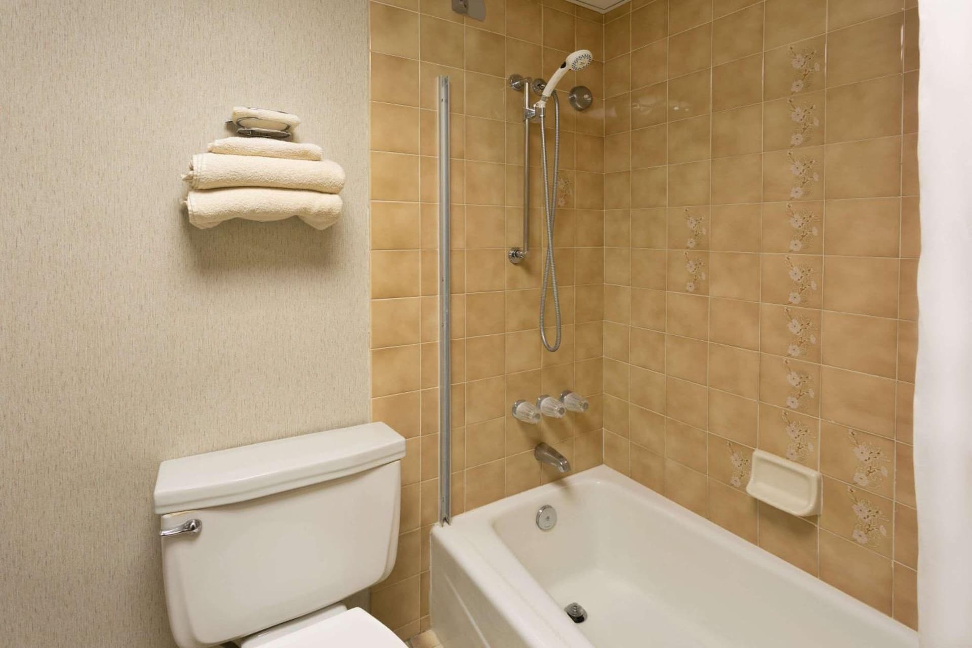 Costa Mesa Inn - Newport Beach Area gallery photo in Costa Mesa, CA — image 27