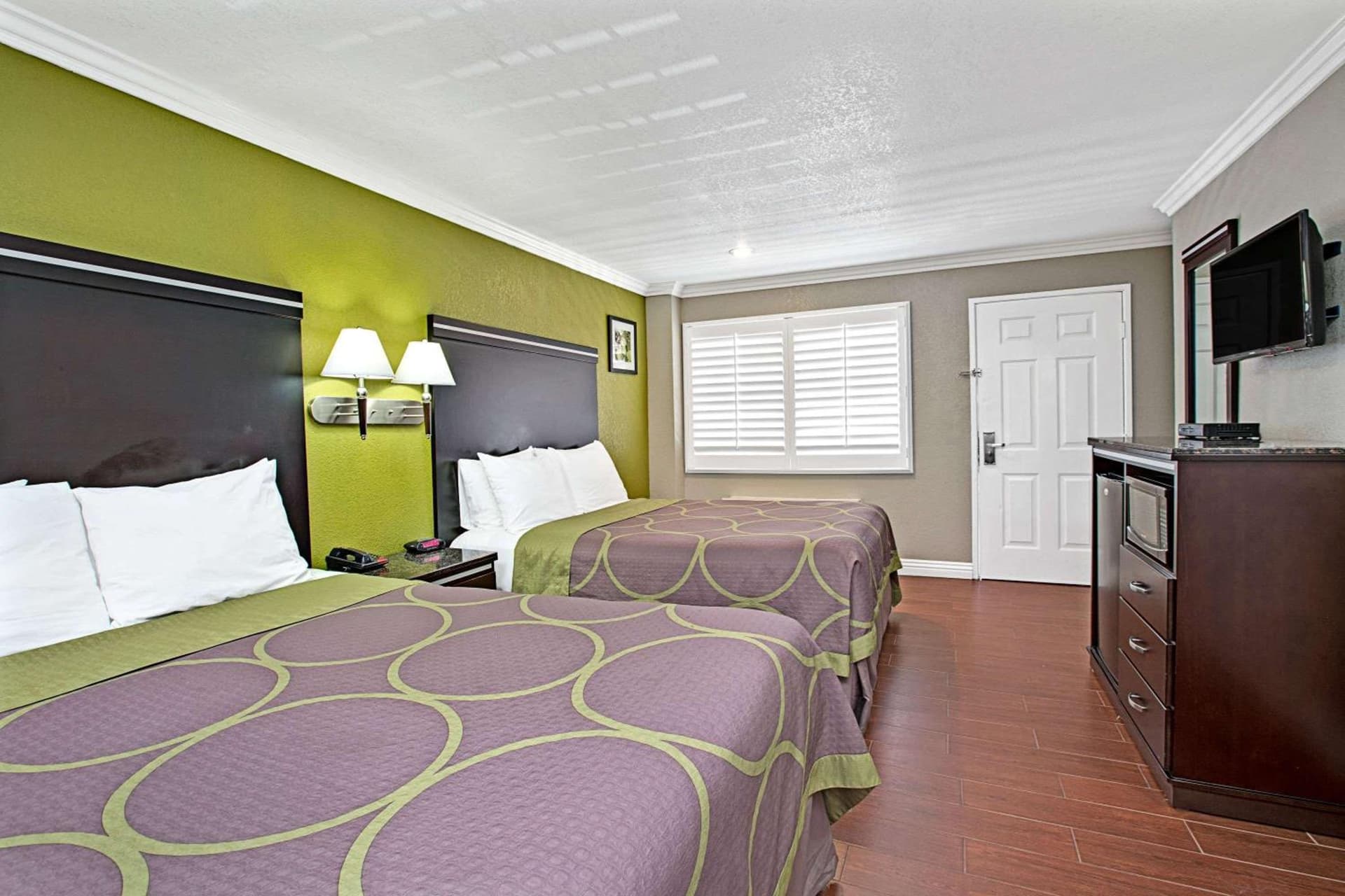Super 8 by Wyndham Inglewood/LAX/LA Airport gallery photo in Inglewood, CA — image 4