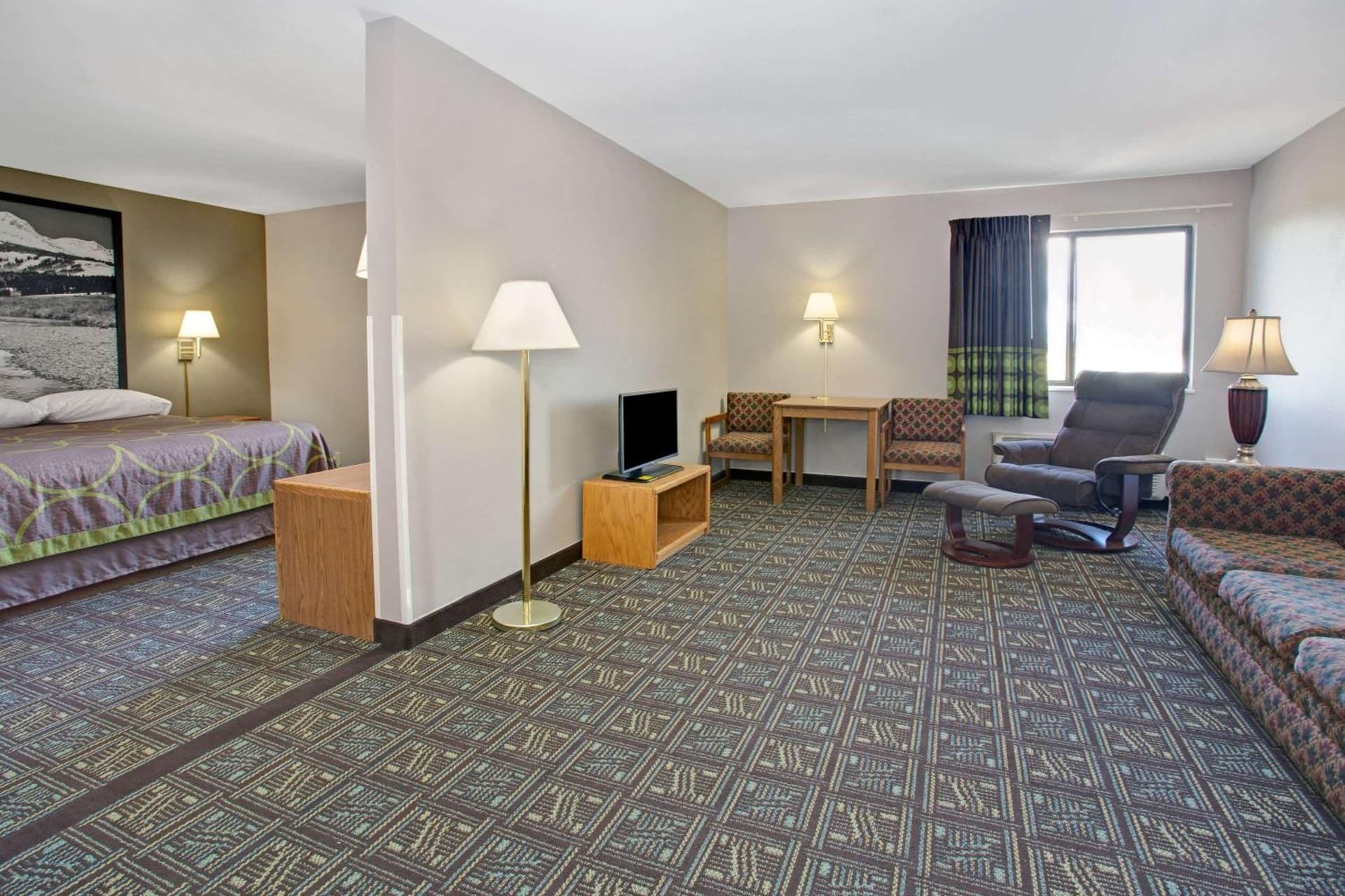 Super 8 by Wyndham Fort Collins gallery photo in Fort Collins, CO — image 7