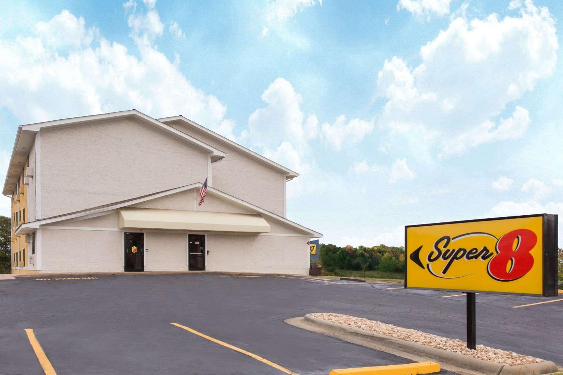 Super 8 by Wyndham Columbus Airport interior in Columbus, GA — gallery photo 2