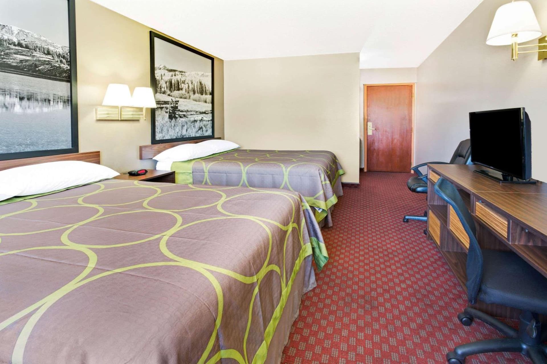 Super 8 by Wyndham Longmont/Del Camino gallery photo in Longmont, CO — image 5