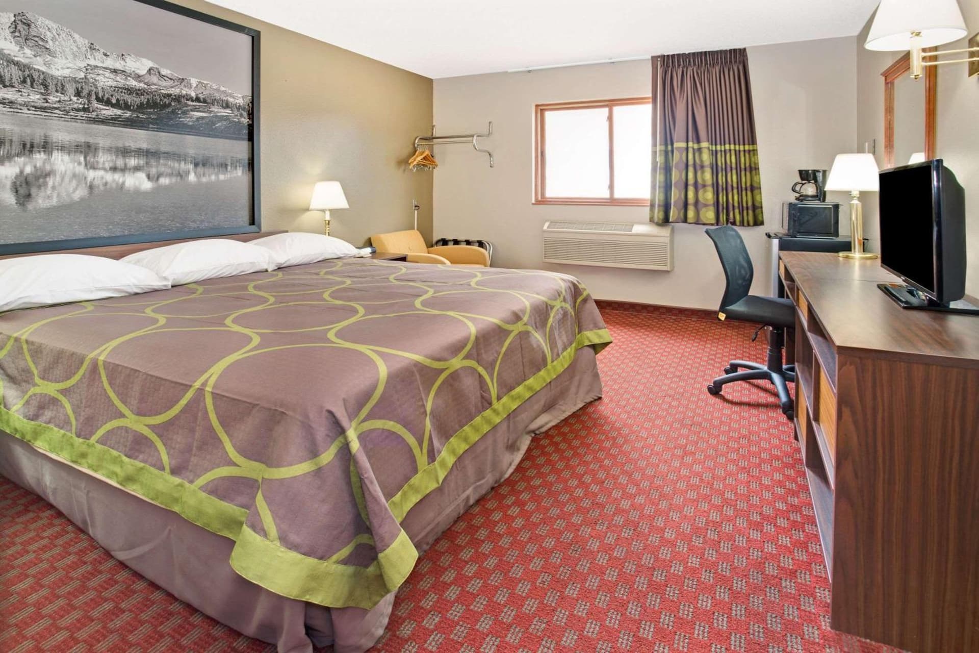 Super 8 by Wyndham Longmont/Del Camino gallery photo in Longmont, CO — image 9