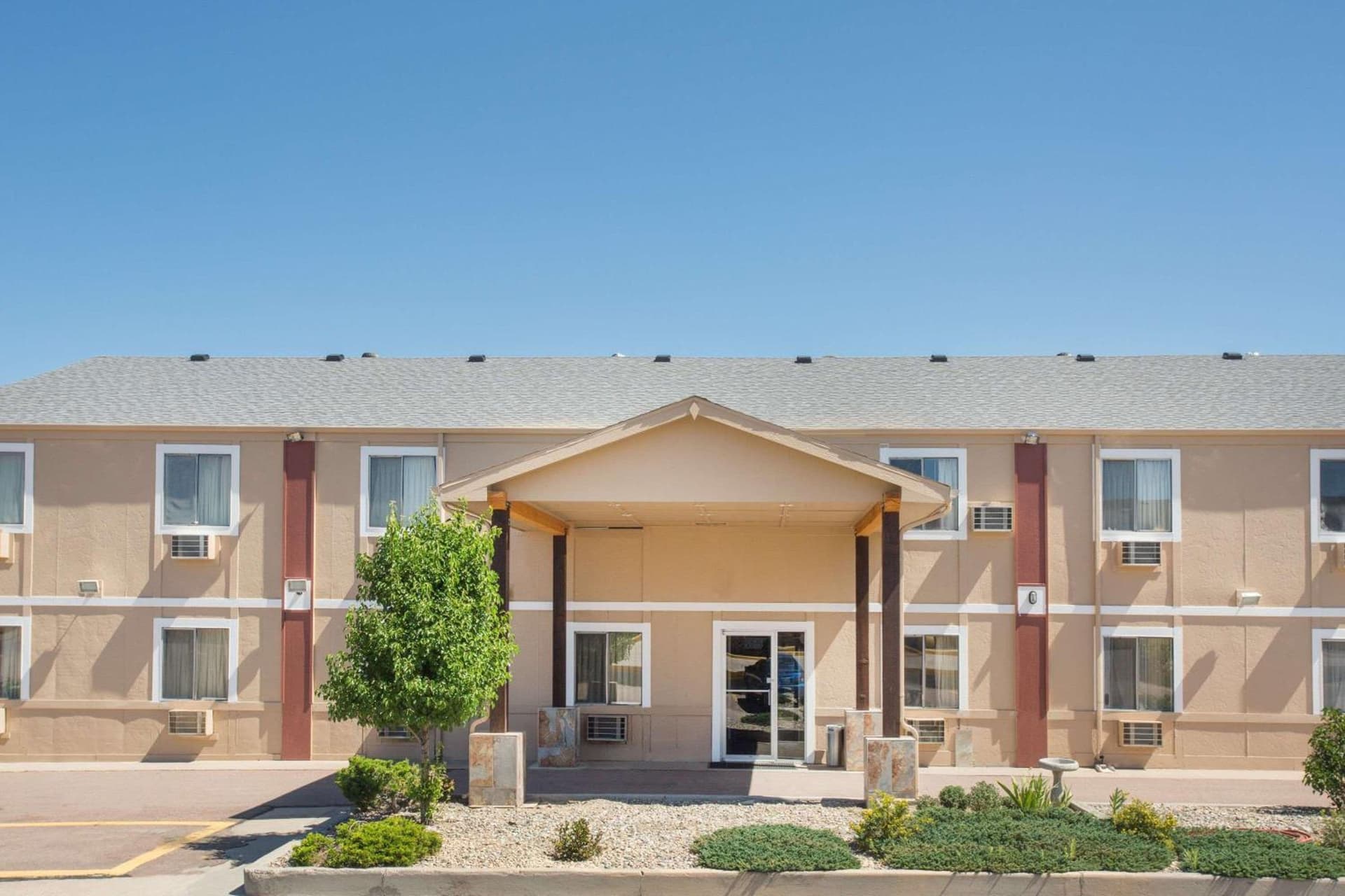 Super 8 by Wyndham Limon property views in Limon, CO — gallery photo 3