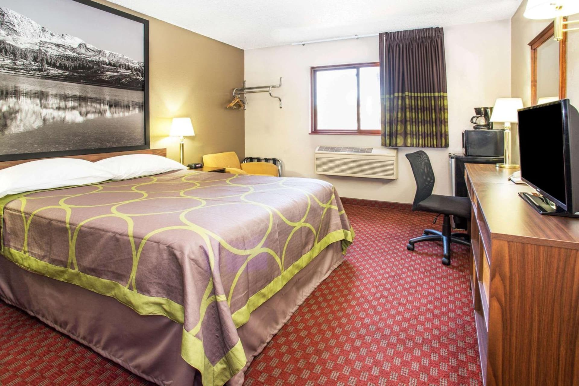 Super 8 by Wyndham Longmont/Del Camino gallery photo in Longmont, CO — image 4