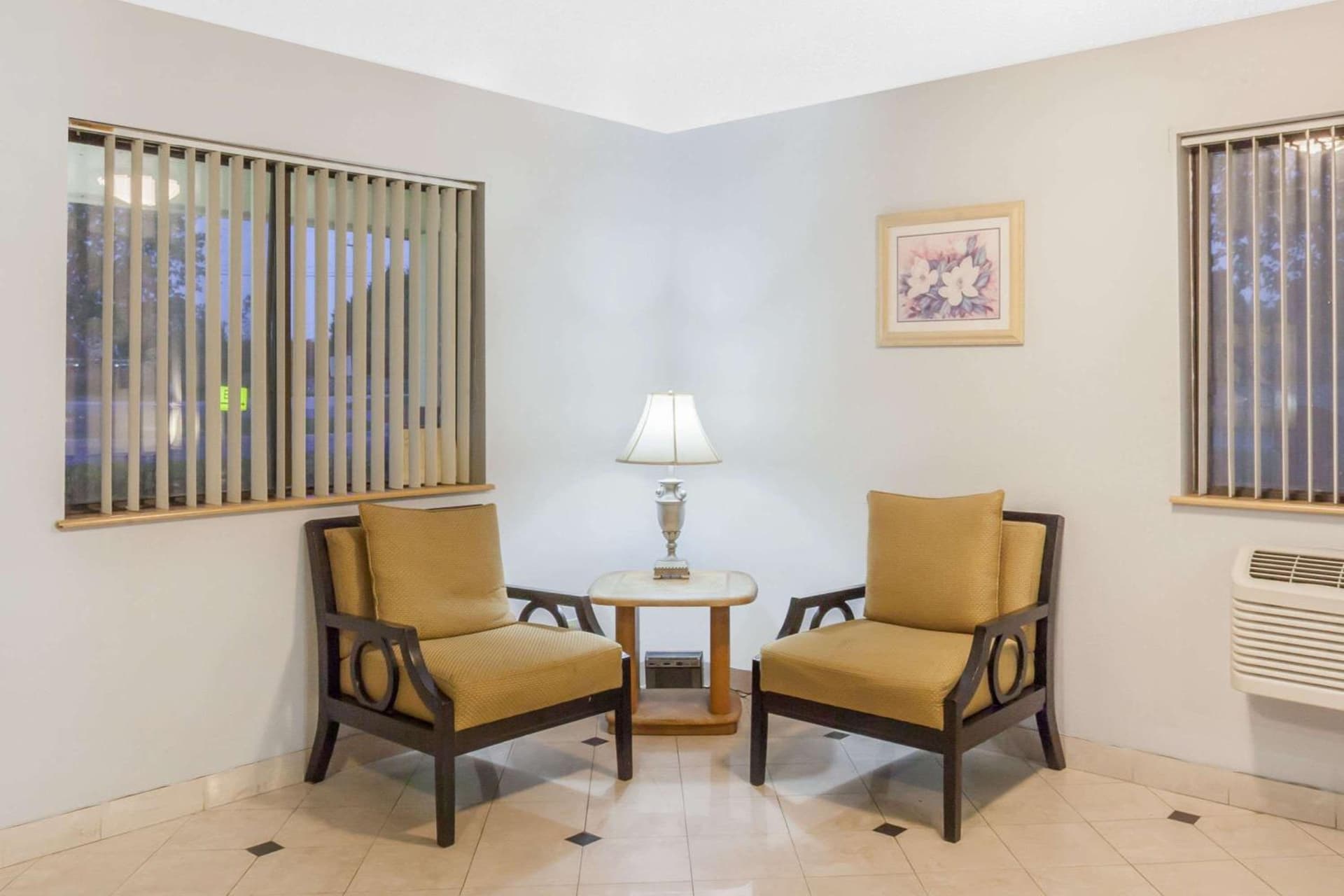 Super 8 by Wyndham Charlotte/Amusement Park Area interior in Charlotte, NC — gallery photo 2