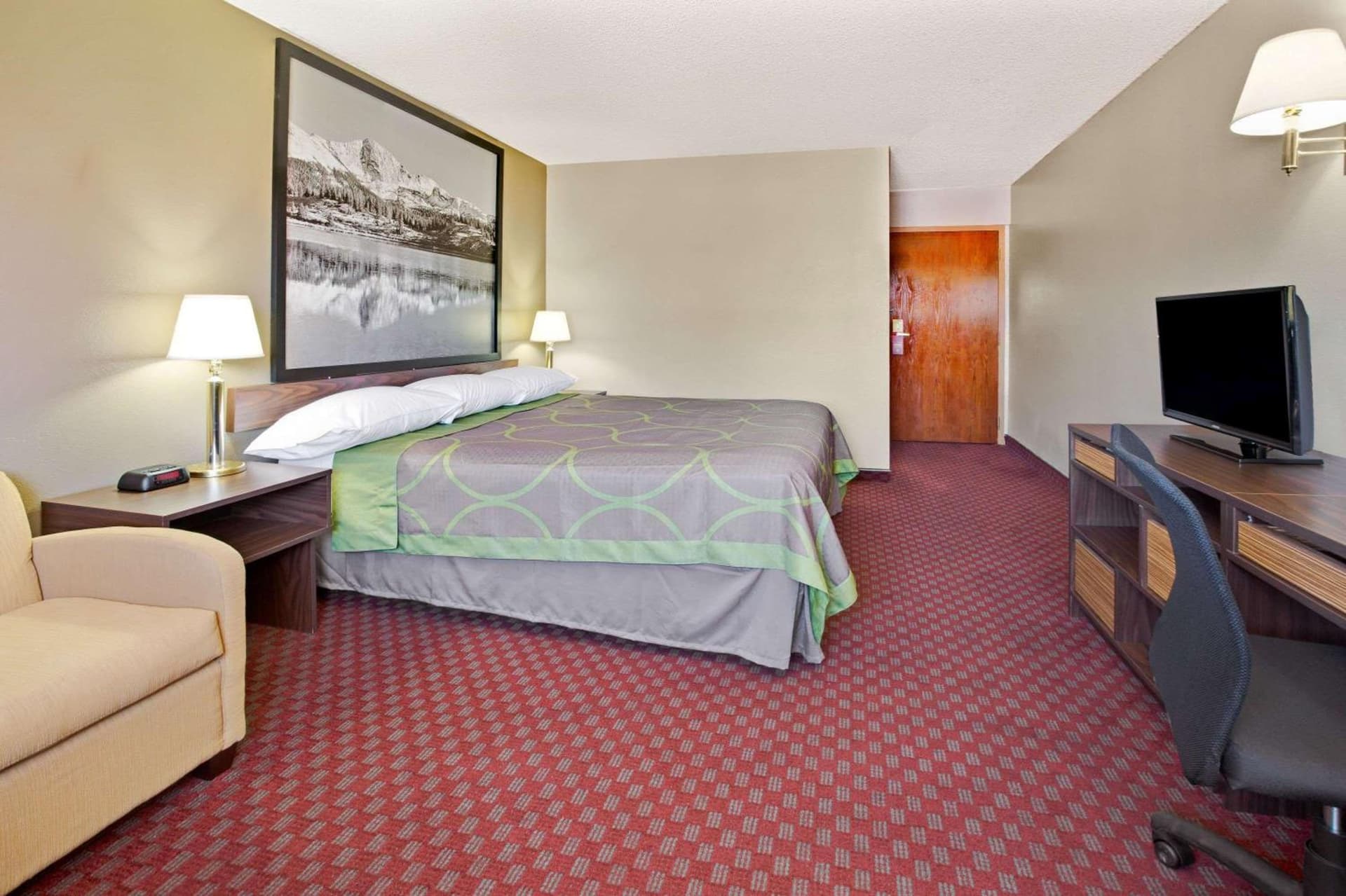 Super 8 by Wyndham Longmont/Del Camino interior in Longmont, CO — gallery photo 2