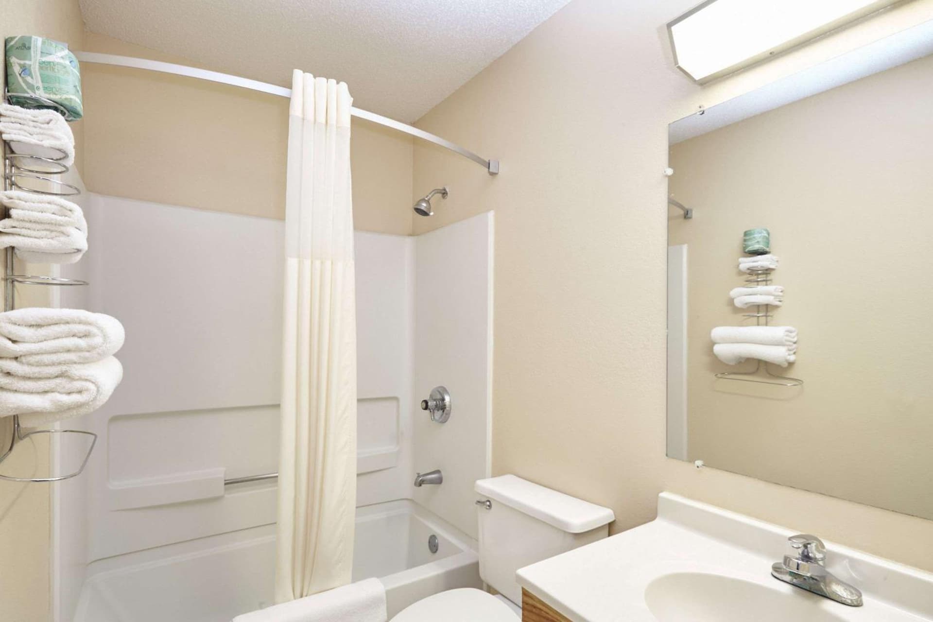 Super 8 by Wyndham Greenville interior in Greenville, NC — gallery photo 2