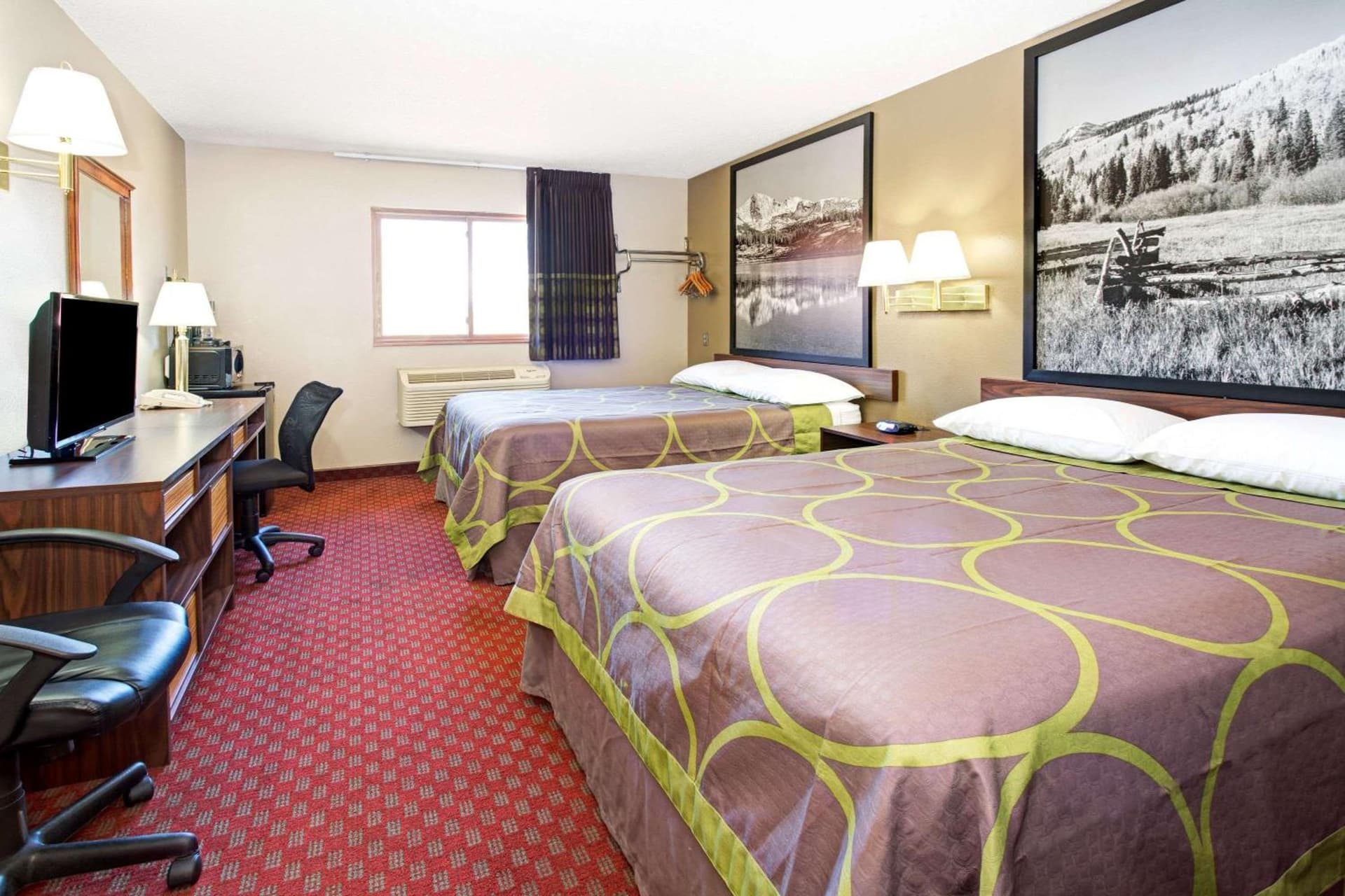 Super 8 by Wyndham Longmont/Del Camino gallery photo in Longmont, CO — image 7