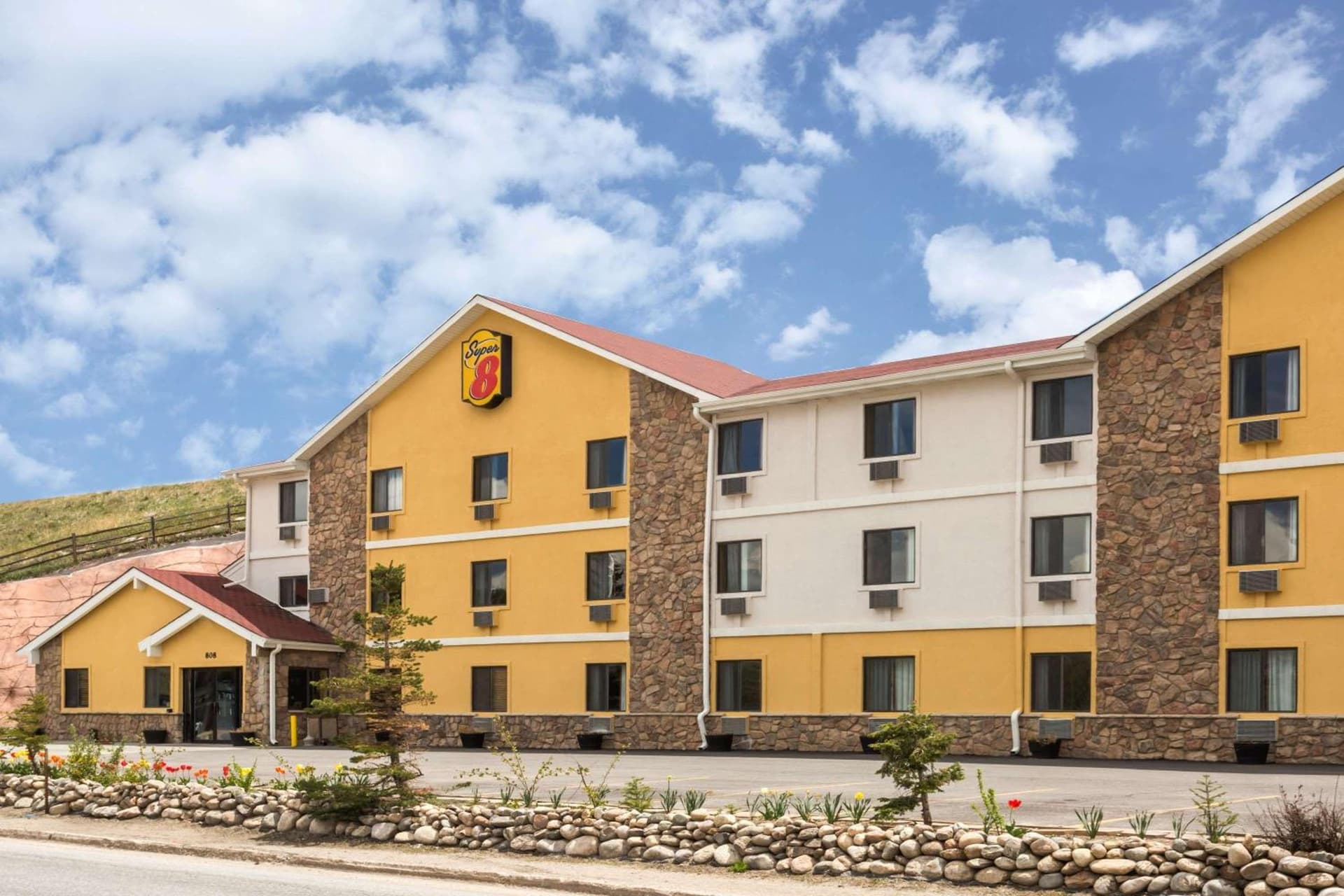 Super 8 by Wyndham Dillon/Breckenridge Area — hotel in Dillon, Colorado
