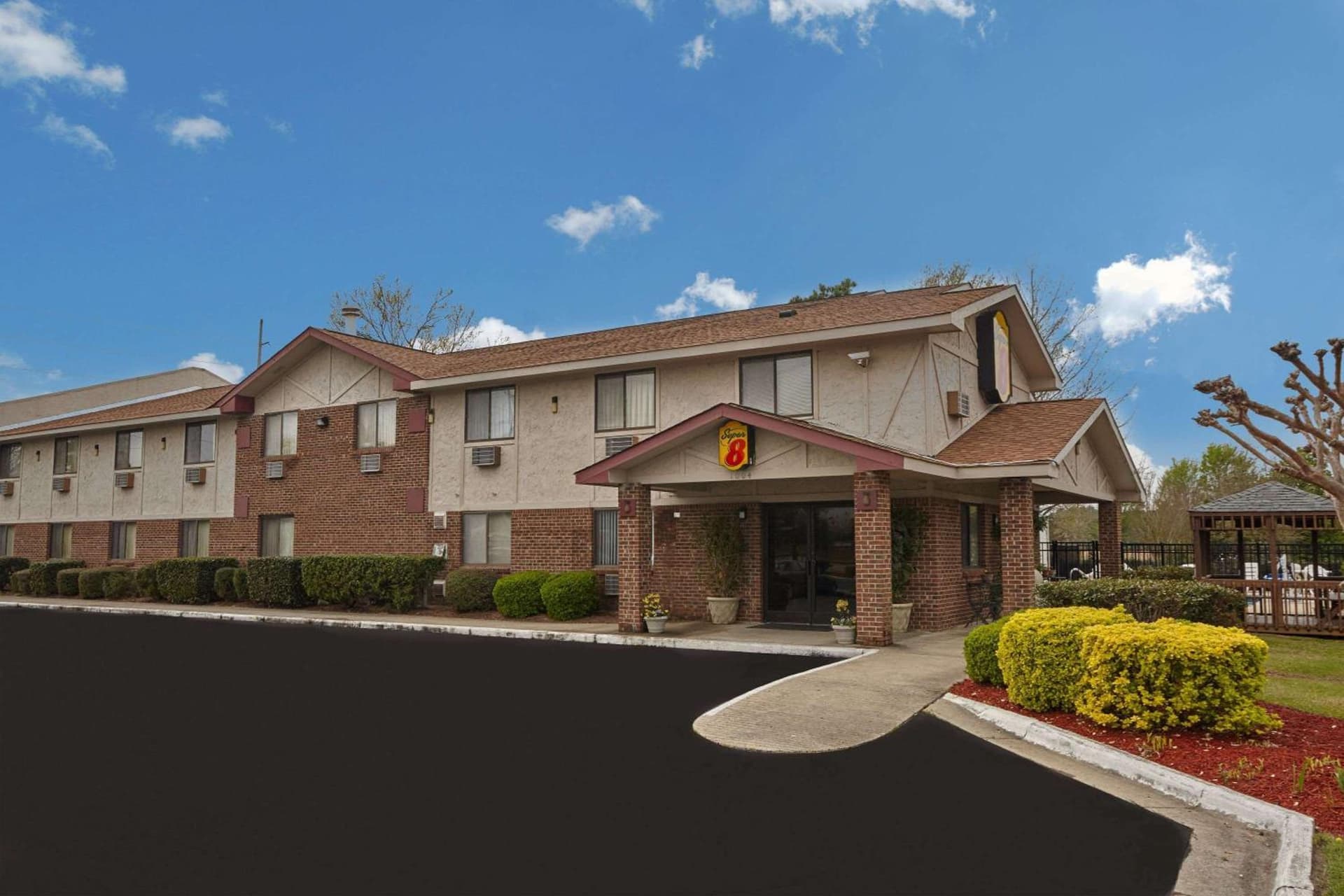 Super 8 by Wyndham Greenville property views in Greenville, NC — gallery photo 3