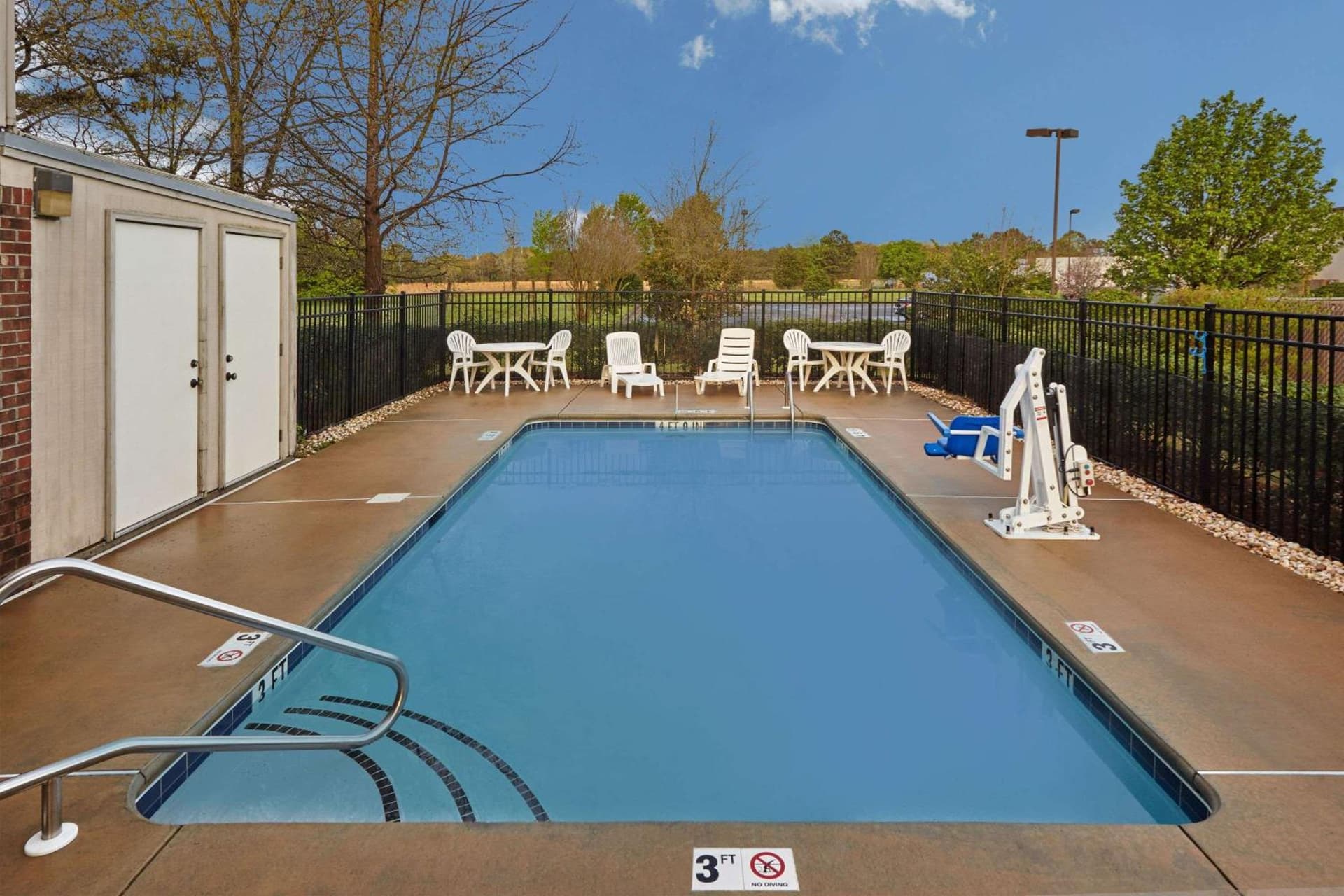 Super 8 by Wyndham Greenville gallery photo in Greenville, NC — image 12
