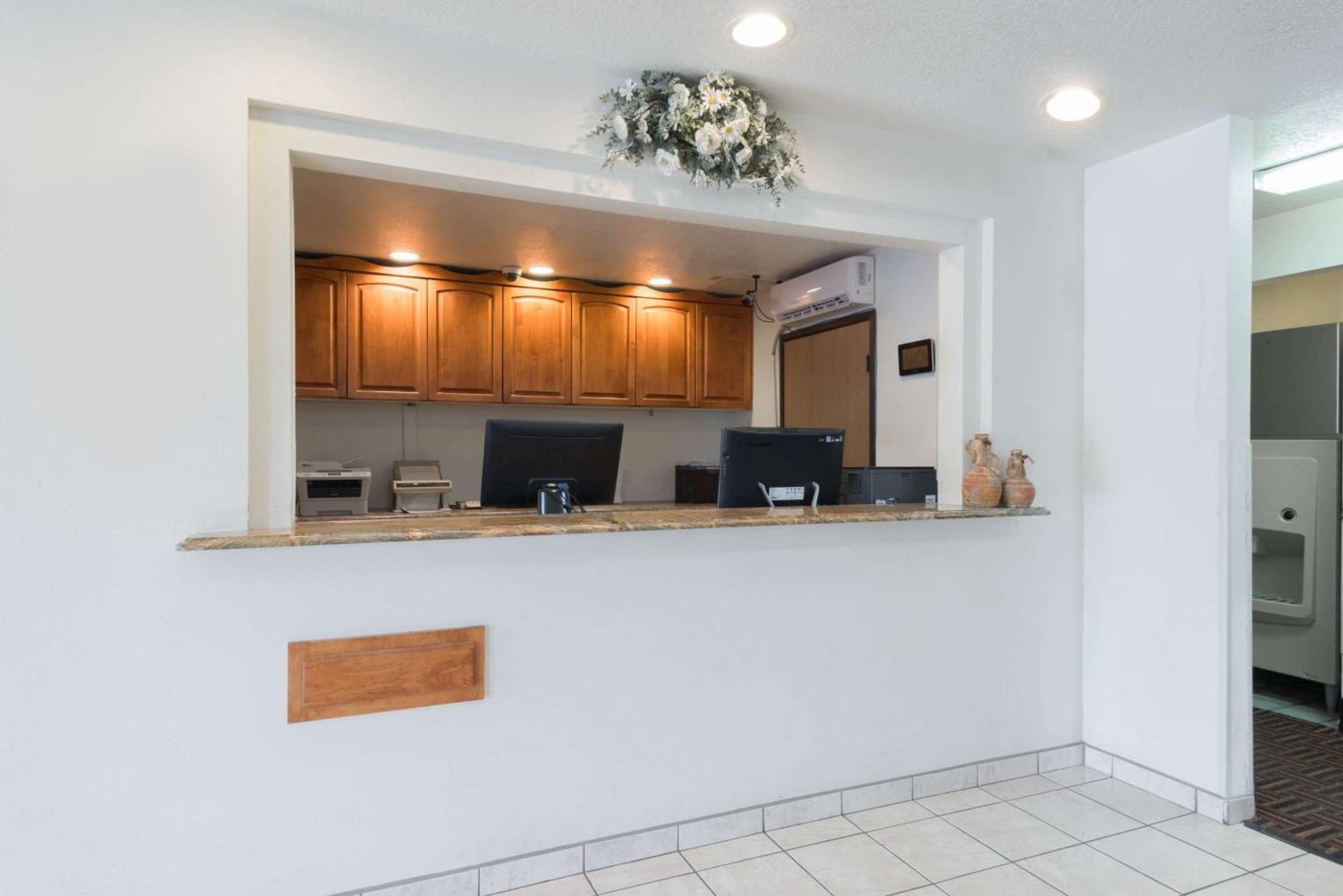 Super 8 by Wyndham Bernalillo property views in Bernalillo, NM — gallery photo 3