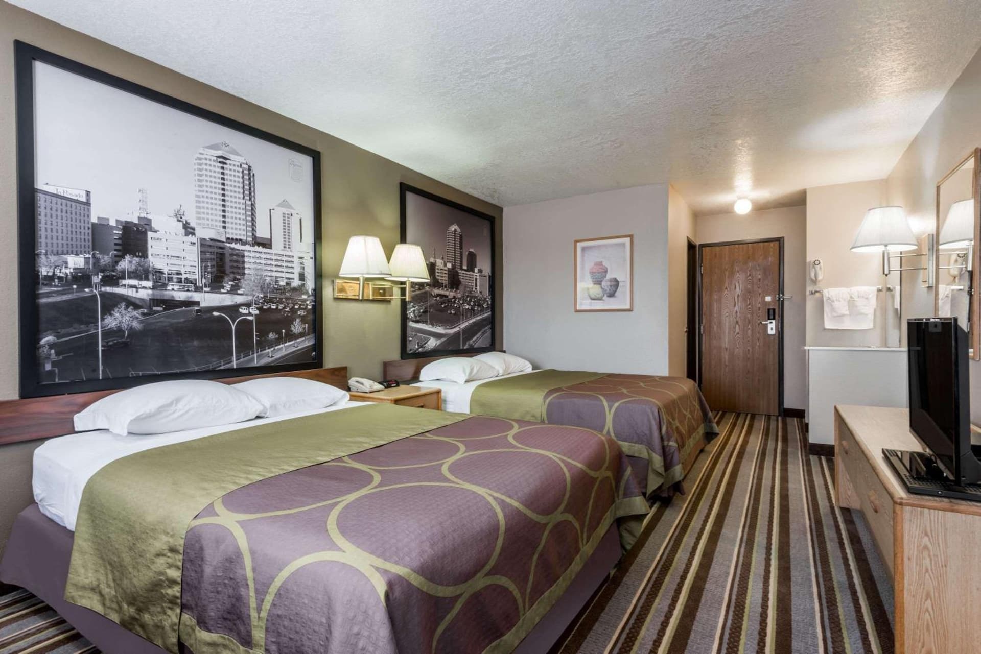 Super 8 by Wyndham Bernalillo gallery photo in Bernalillo, NM — image 6