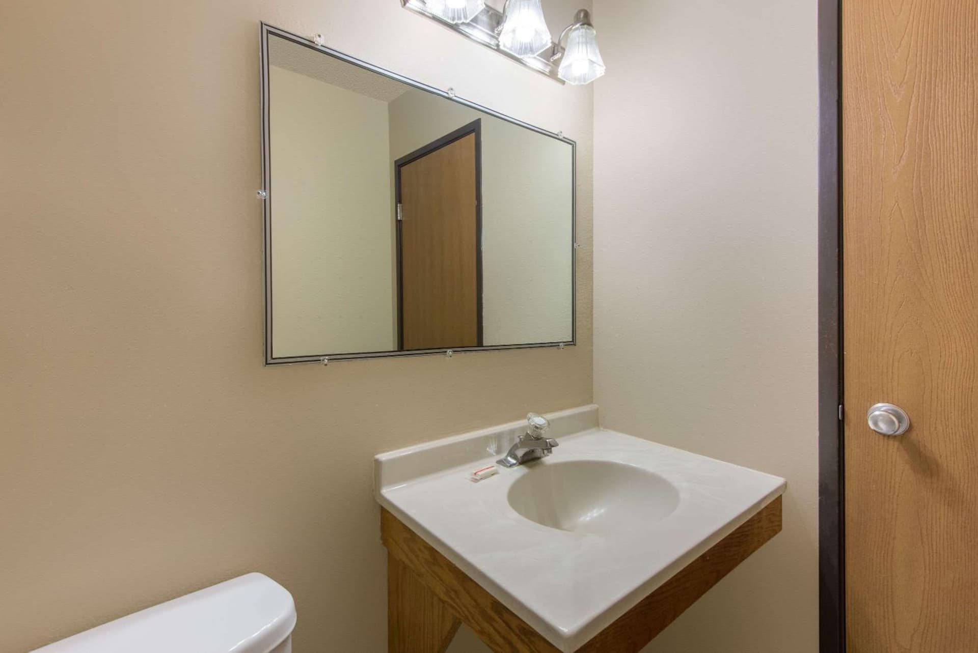 Super 8 by Wyndham Youngstown/Austintown gallery photo in Youngstown, OH — image 21