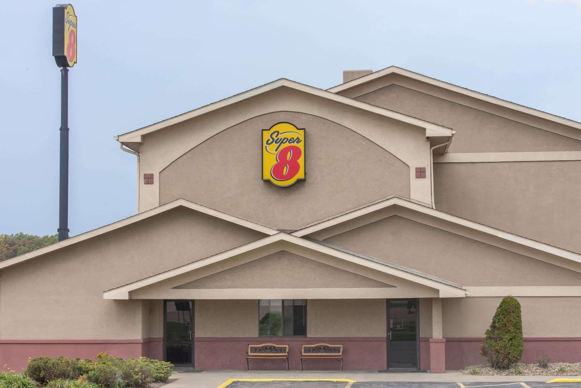 Super 8 by Wyndham Youngstown/Austintown featured exterior or lobby in Youngstown, OH — similar hotel