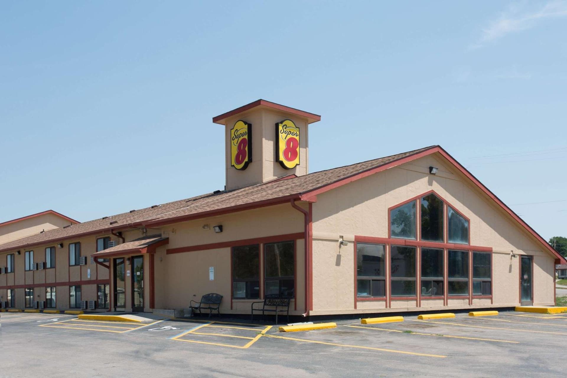 Super 8 by Wyndham Chadron NE interior in Chadron, NE — gallery photo 2