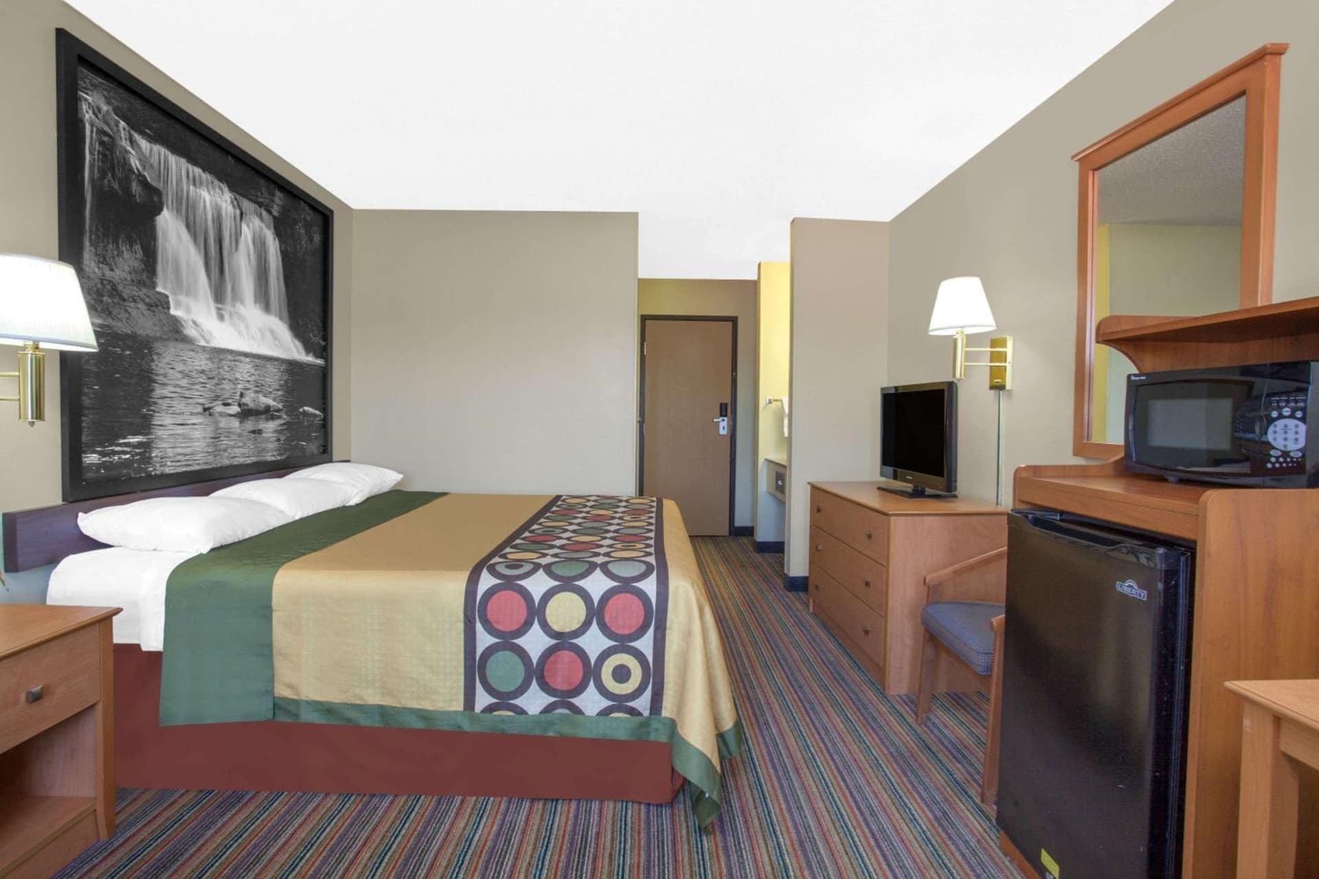 Super 8 by Wyndham Evansville East gallery photo in Evansville, IN — image 6