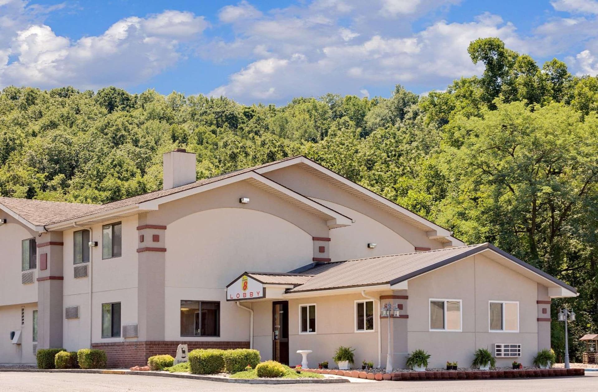 Super 8 by Wyndham Elkins interior in Elkins, WV — gallery photo 2