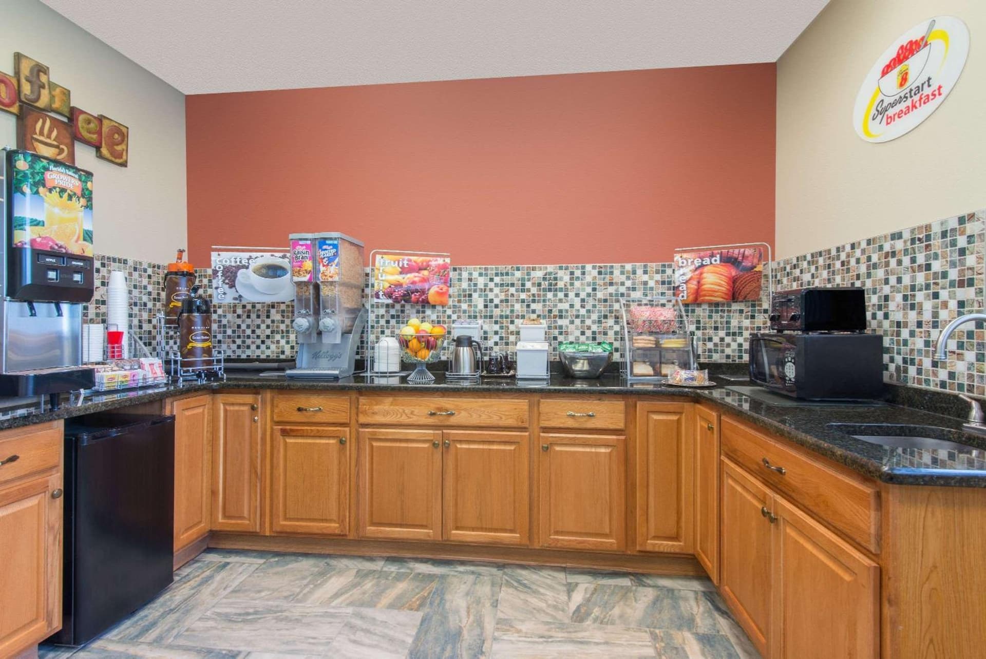 Super 8 by Wyndham Youngstown/Austintown gallery photo in Youngstown, OH — image 34
