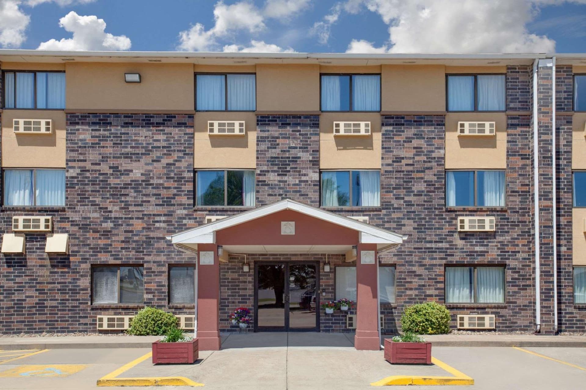 Super 8 by Wyndham Evansville East gallery photo in Evansville, IN — image 25