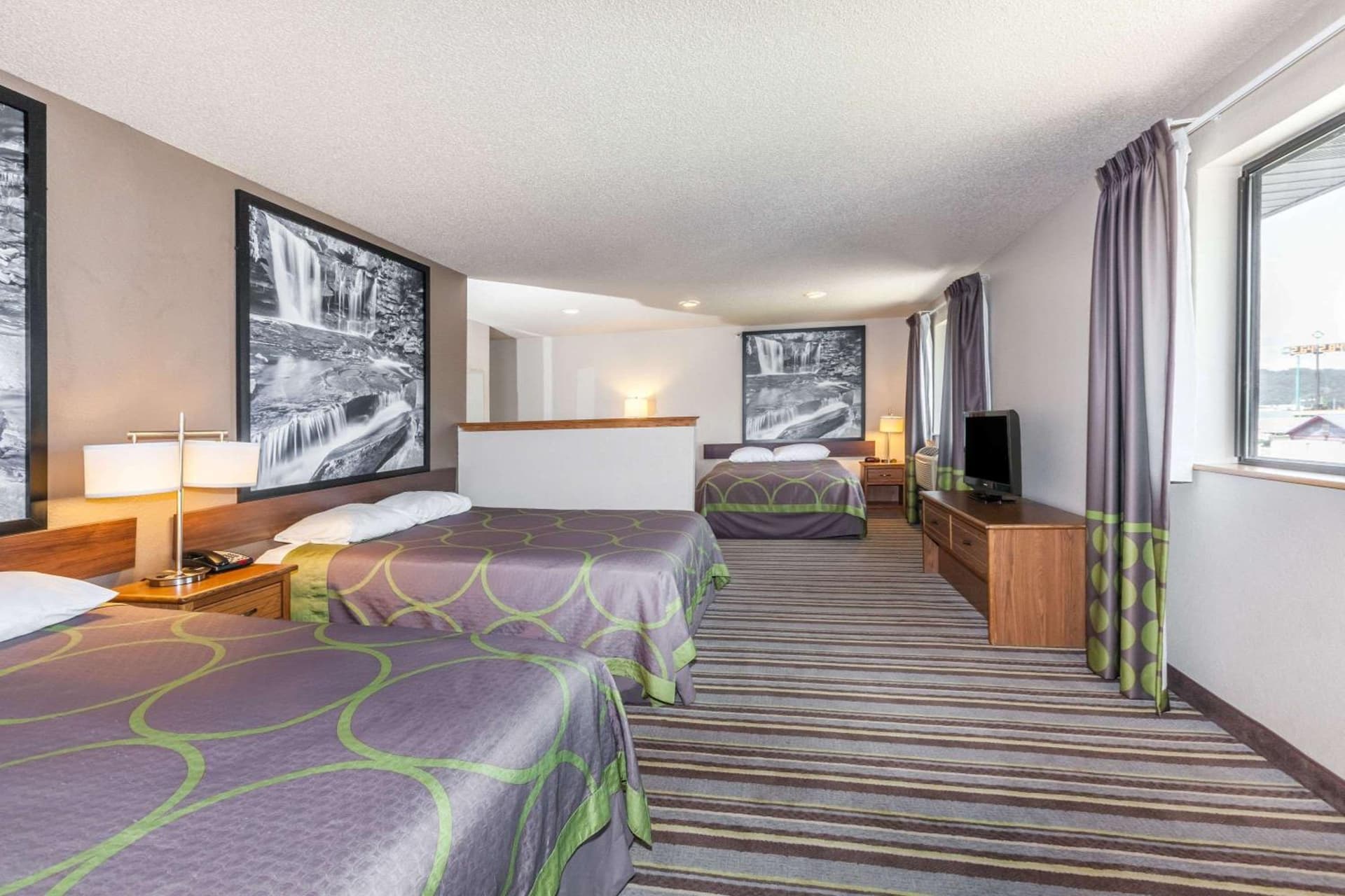 Super 8 by Wyndham Dunbar/Charleston Area gallery photo in Charleston, WV — image 13