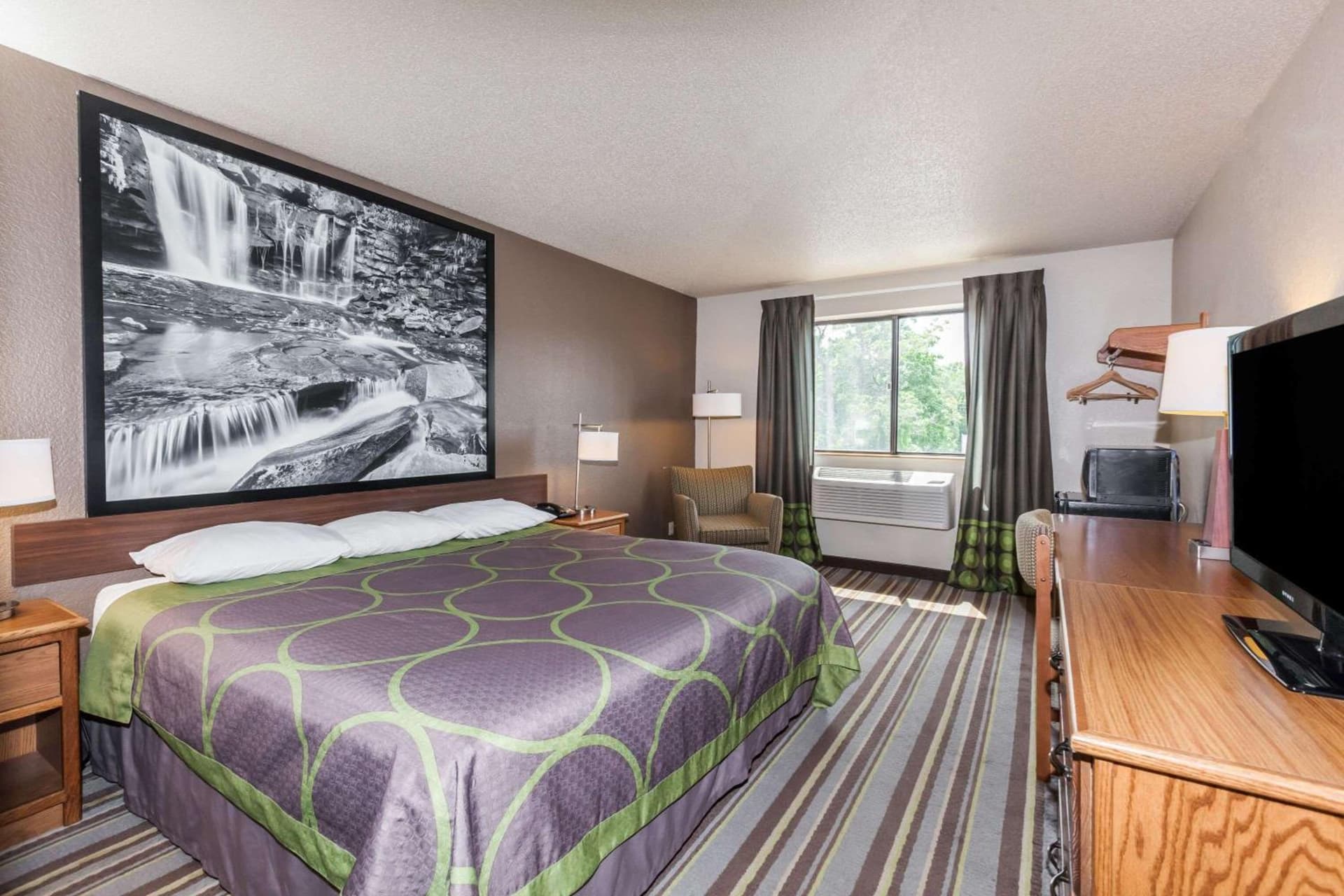 Super 8 by Wyndham Dunbar/Charleston Area property views in Charleston, WV — gallery photo 3
