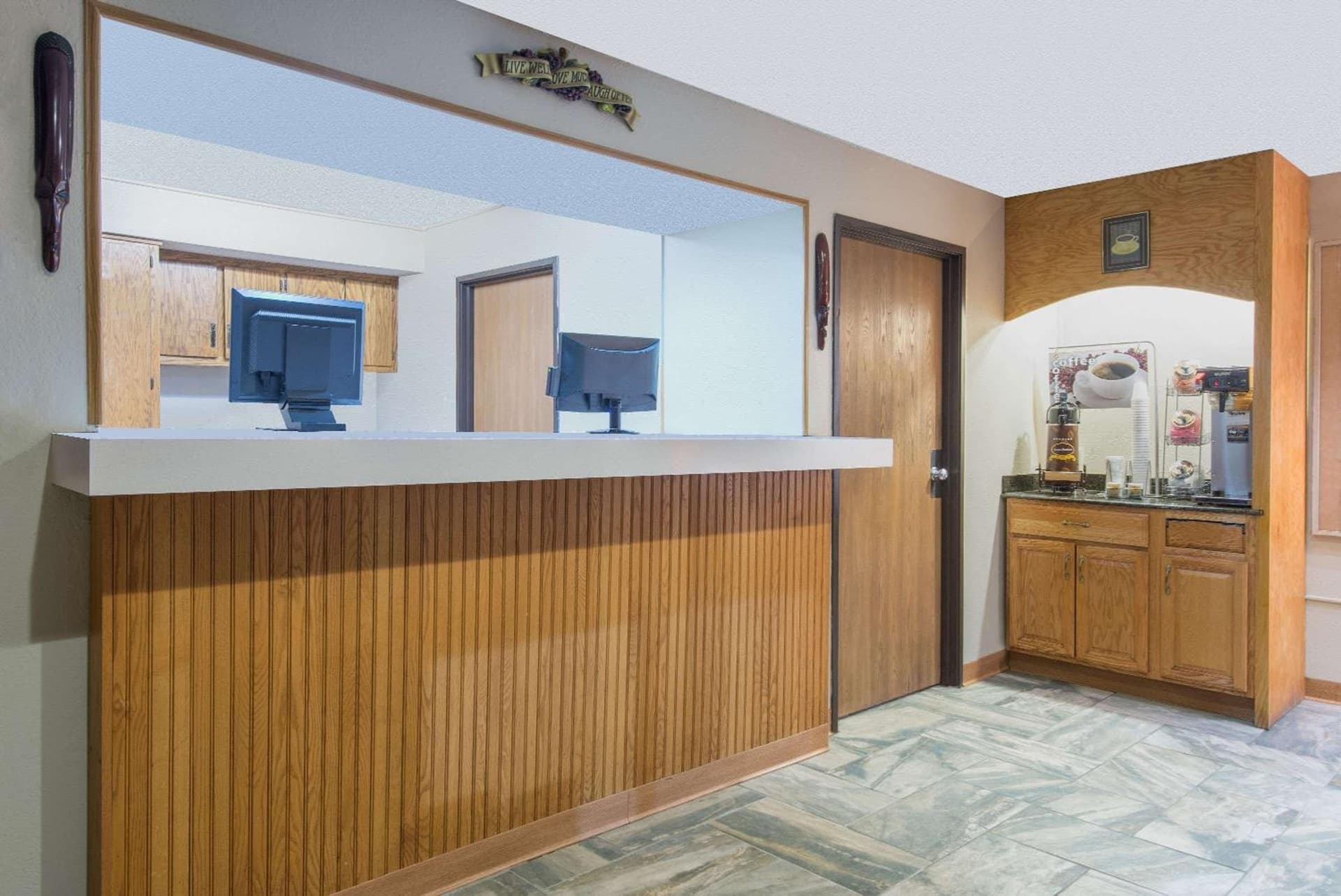 Super 8 by Wyndham Youngstown/Austintown property views in Youngstown, OH — gallery photo 3