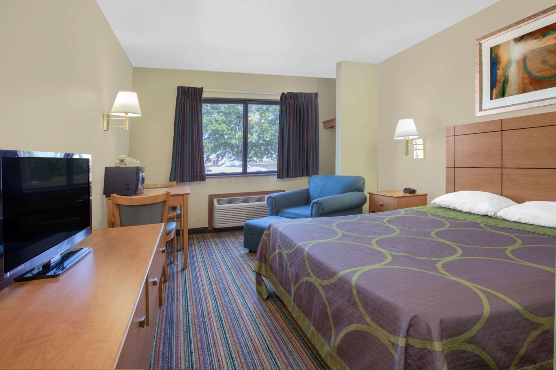 Super 8 by Wyndham Evansville East gallery photo in Evansville, IN — image 4