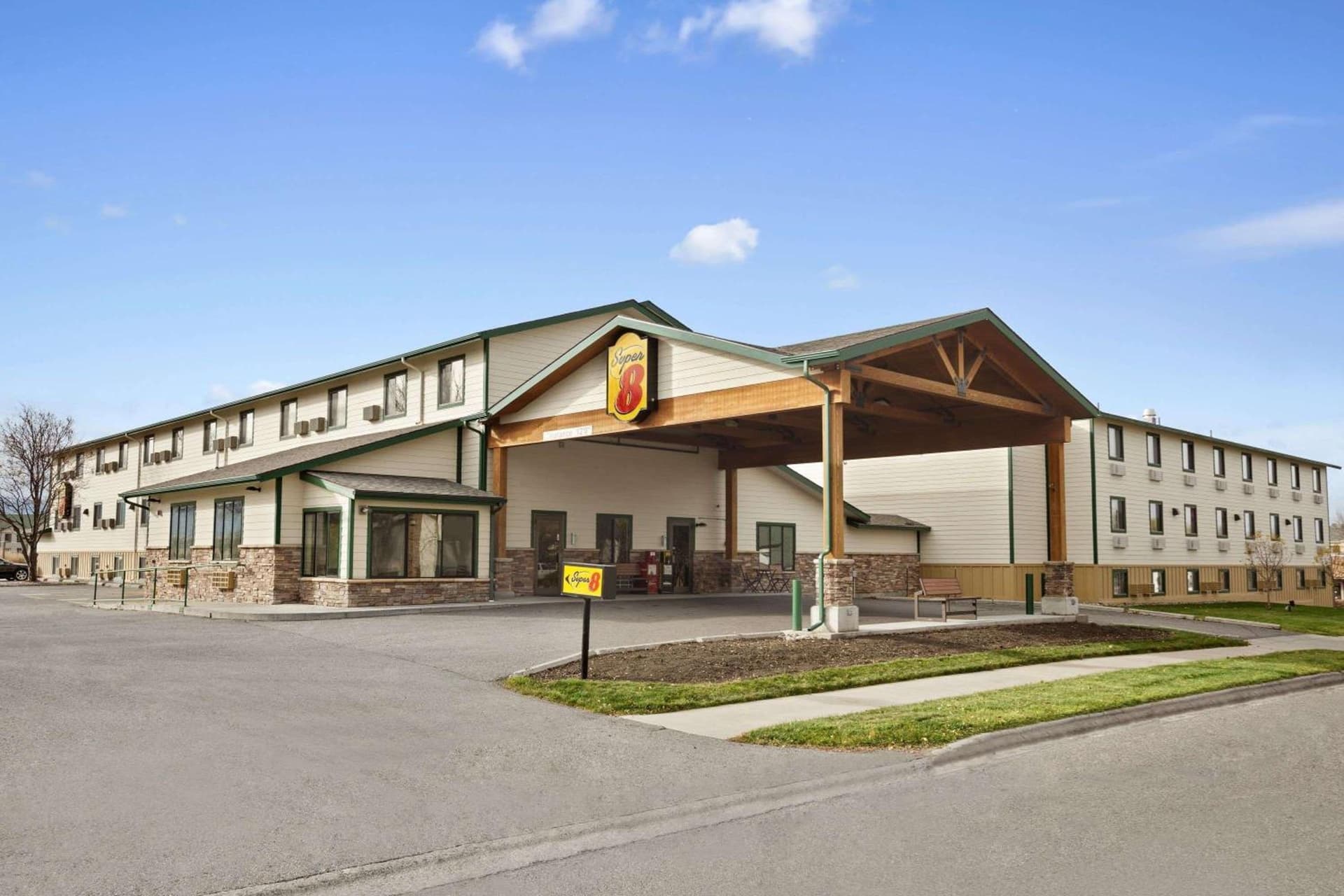 Super 8 by Wyndham Bozeman interior in Bozeman, MT — gallery photo 2