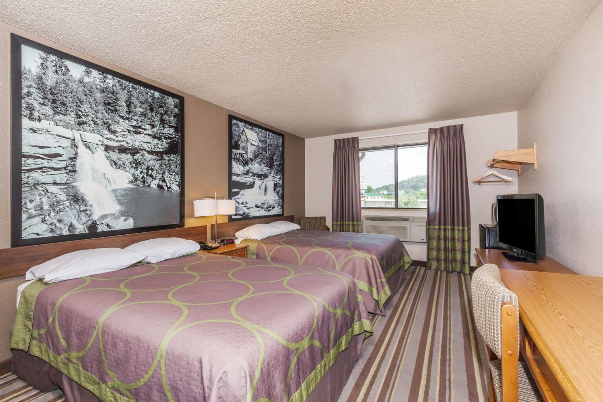 Super 8 by Wyndham Dunbar/Charleston Area interior in Charleston, WV — gallery photo 2