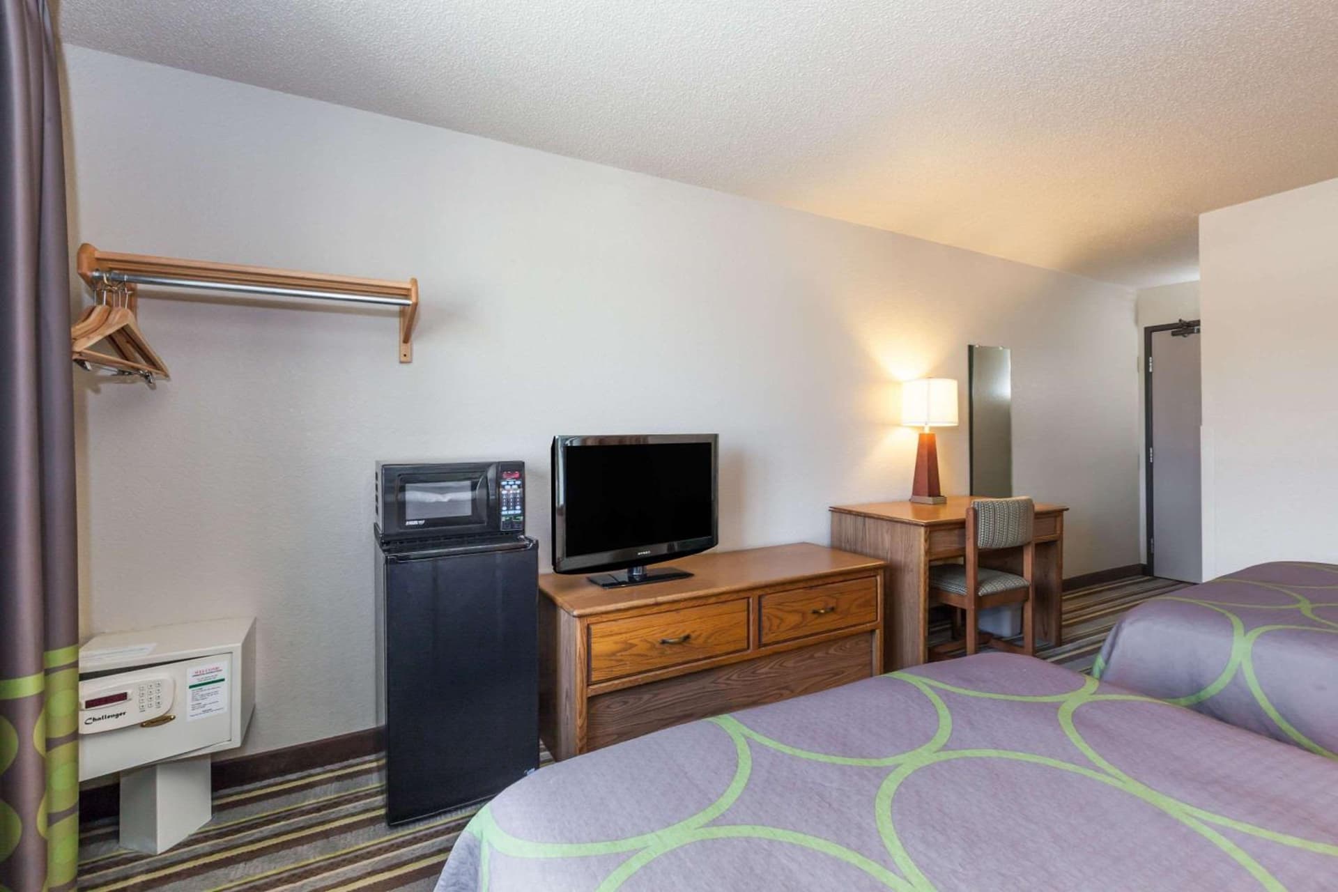 Super 8 by Wyndham Dunbar/Charleston Area gallery photo in Charleston, WV — image 5