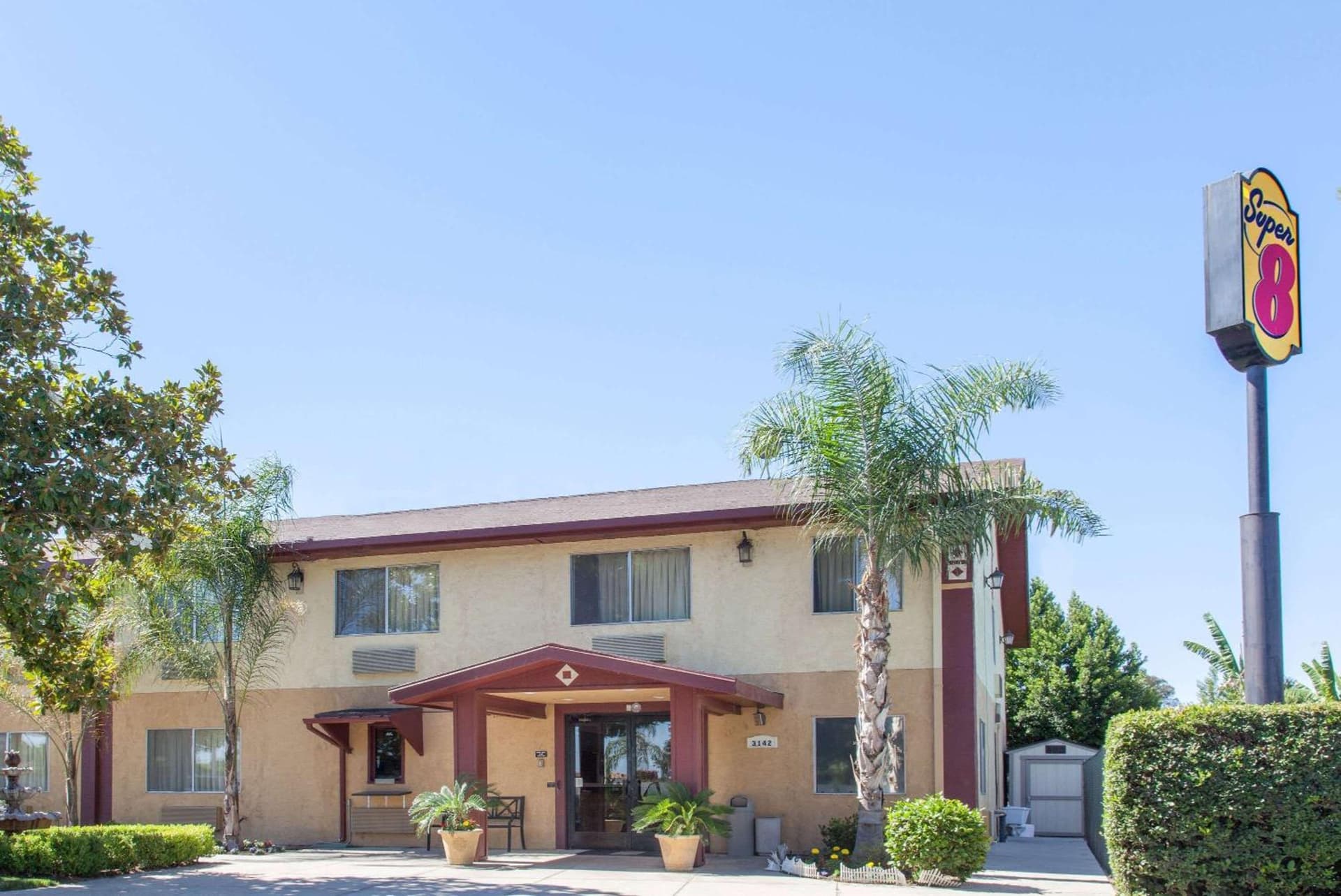 Super 8 by Wyndham Selma/Fresno Area interior in Selma, CA — gallery photo 2