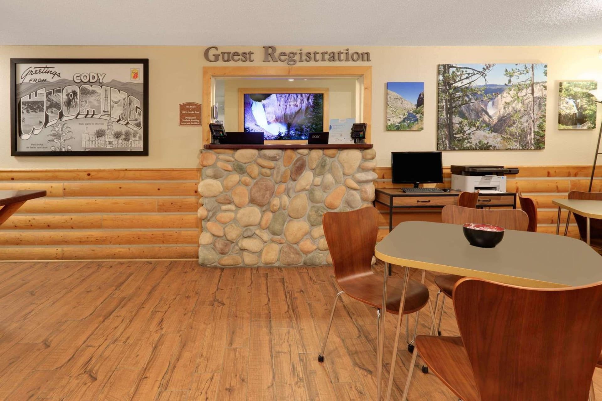Super 8 by Wyndham Cody property views in Cody, WY — gallery photo 3
