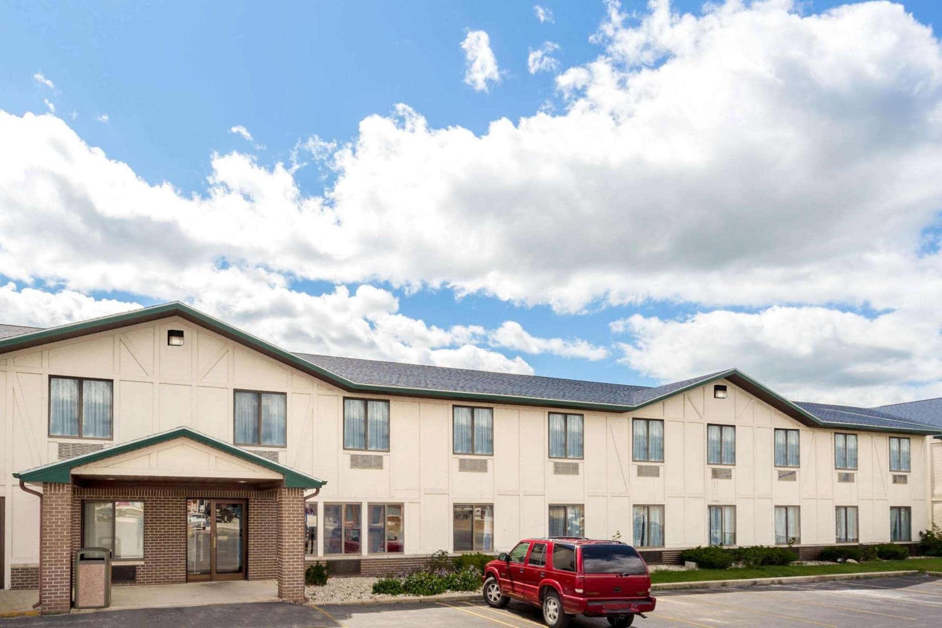 Delavan Inn and Suites interior in Delavan, WI — gallery photo 2