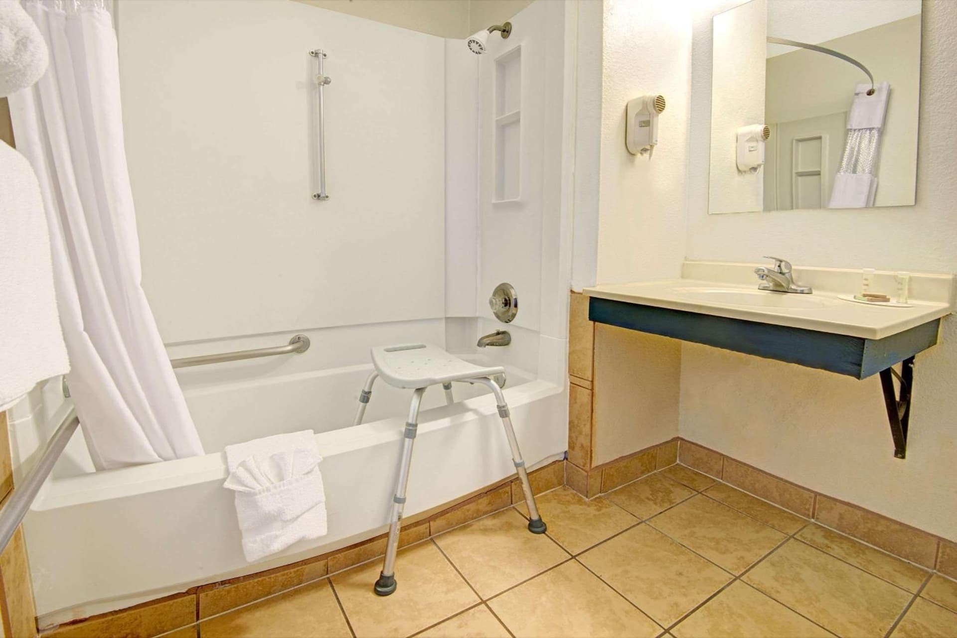 Super 8 by Wyndham Las Cruces University Area gallery photo in Las Cruces, NM — image 11
