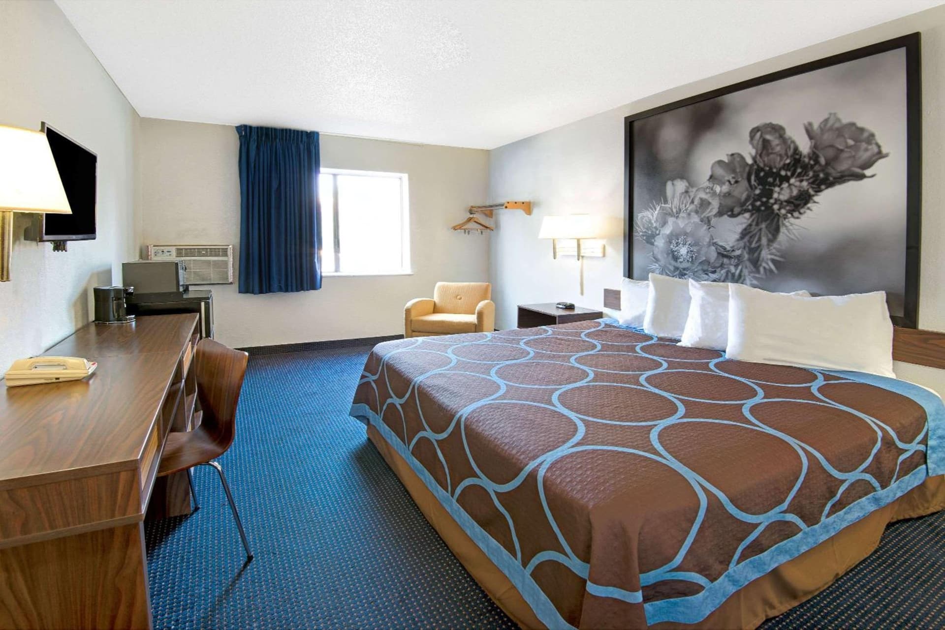 Super 8 by Wyndham Las Cruces University Area property views in Las Cruces, NM — gallery photo 3